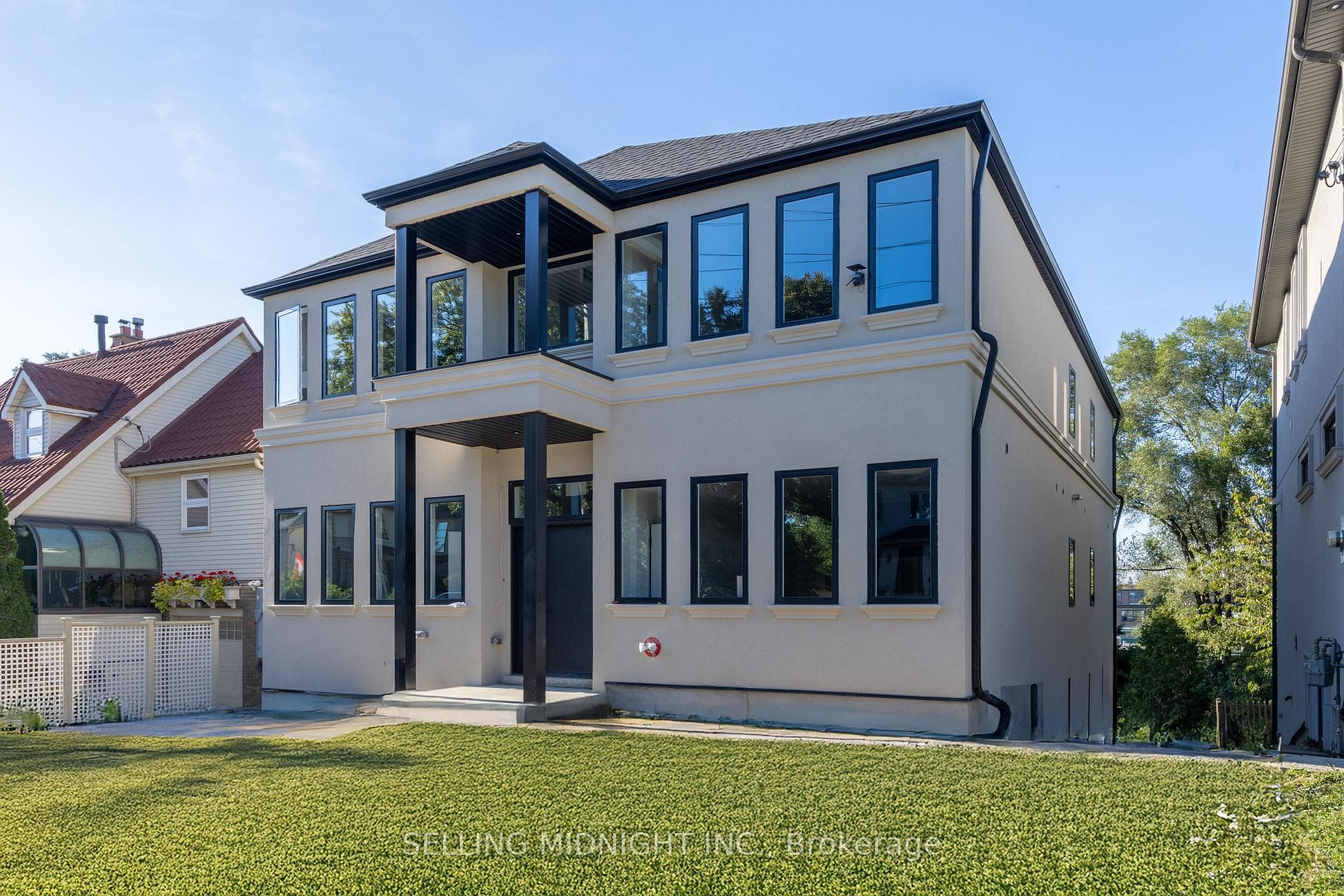 82 Ash Crescent Unit 3, Liberty Village / Parkdale / South Parkdale, ON M8W 1E6 - Photo 1