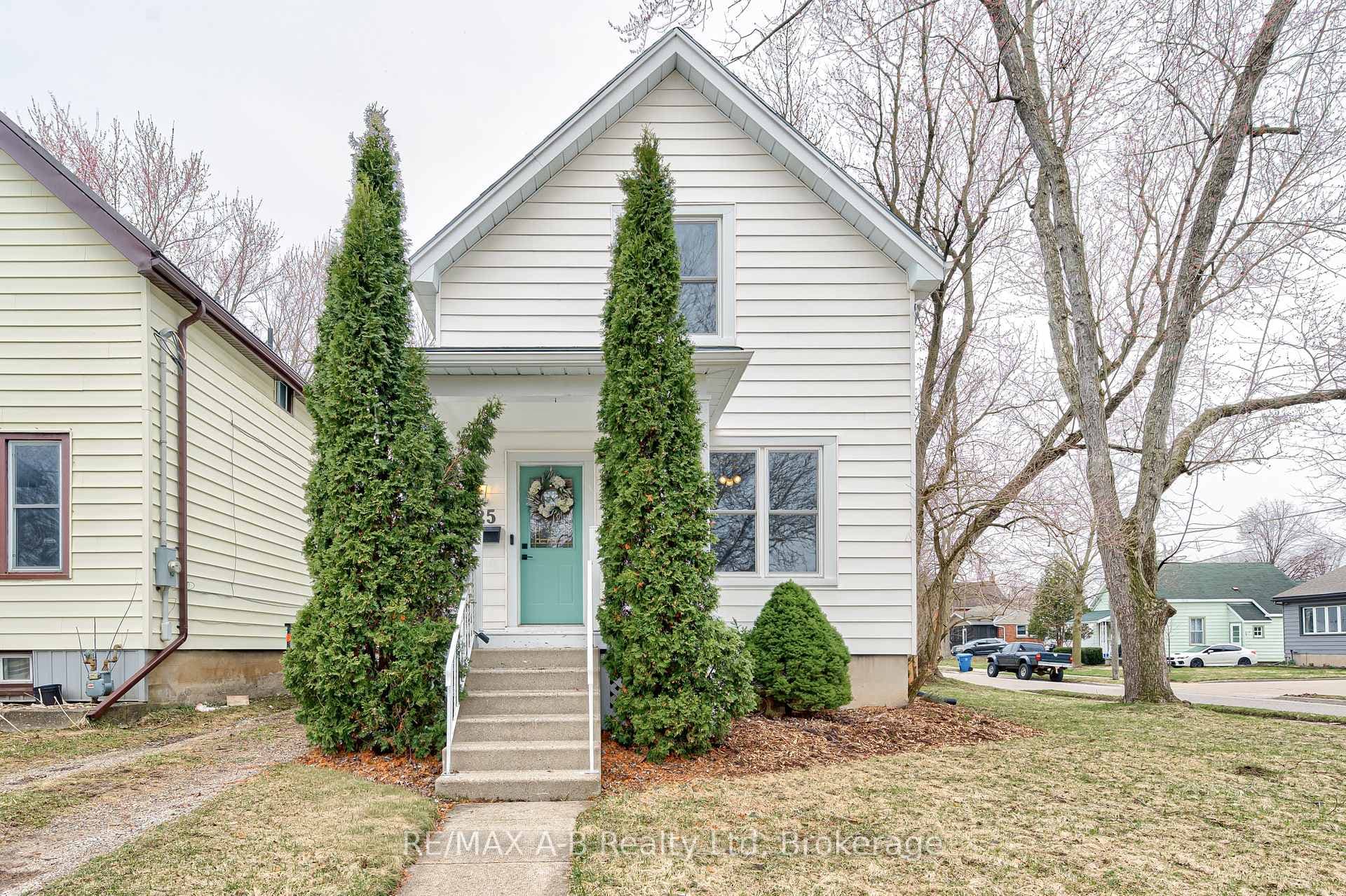 25 Ash Street, Stratford, ON N5A 1M5 - Photo 1