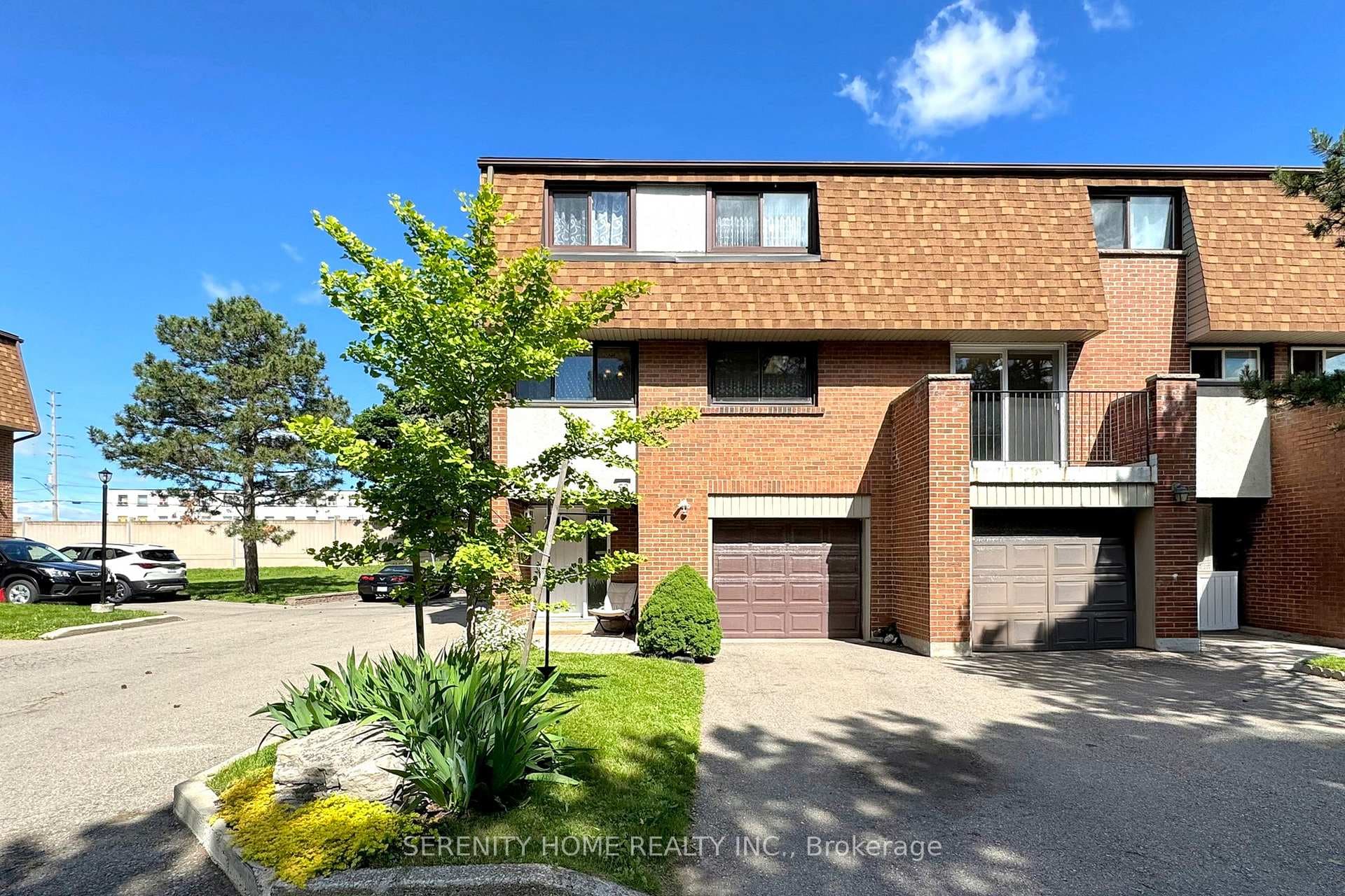 1051 Cedarglen Gate Unit #53, Mississauga, ON L5C 3A7 - Photo 1