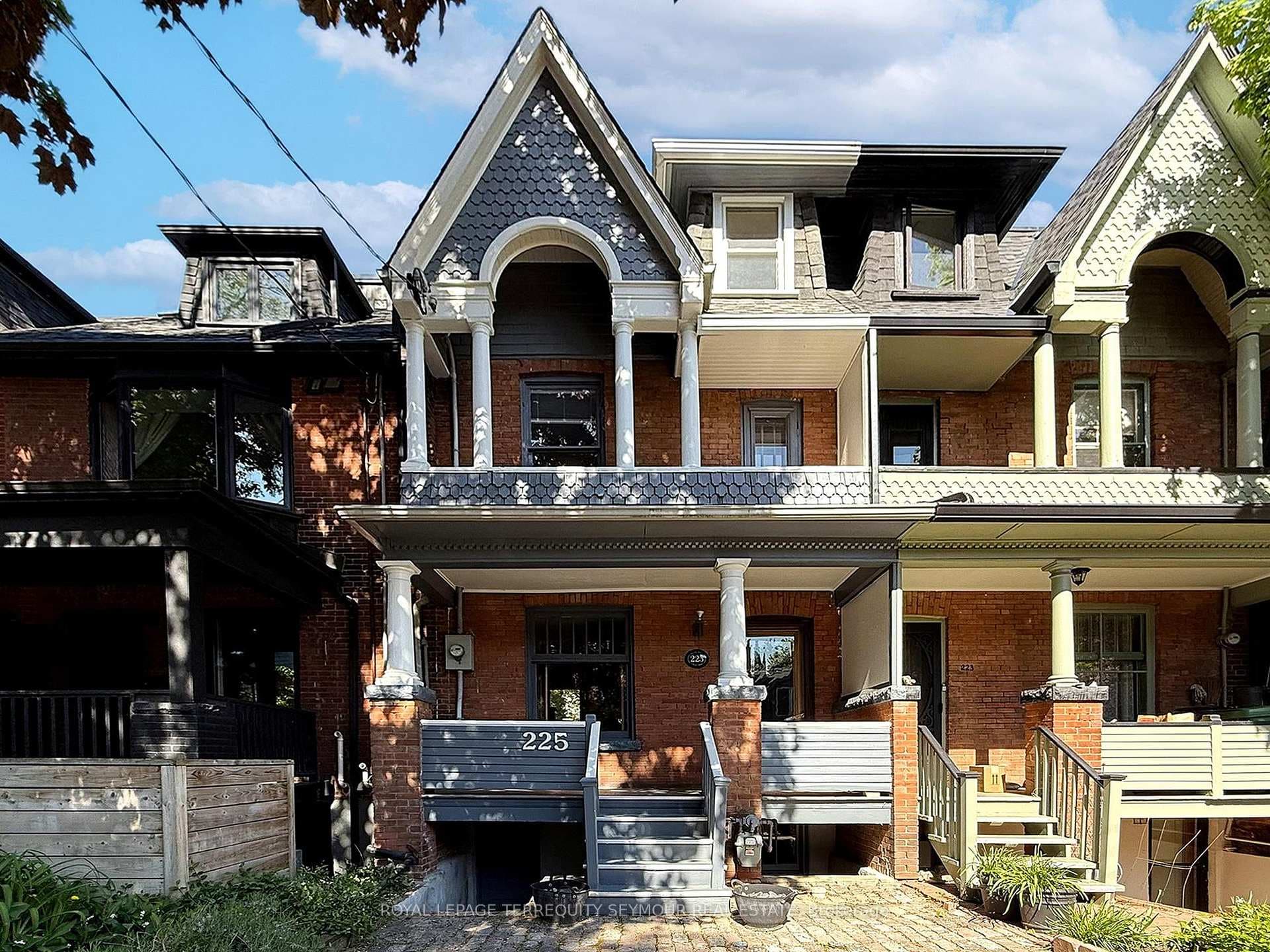 225 Howland Avenue, Annex / Yorkville / Summerhill, ON M5R 3B7 - Photo 1