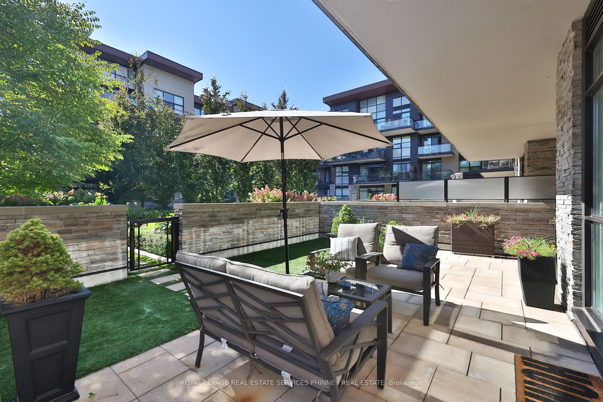 1575 Lakeshore Road Unit 155, Mississauga, ON L5J 0B1 - Photo 1