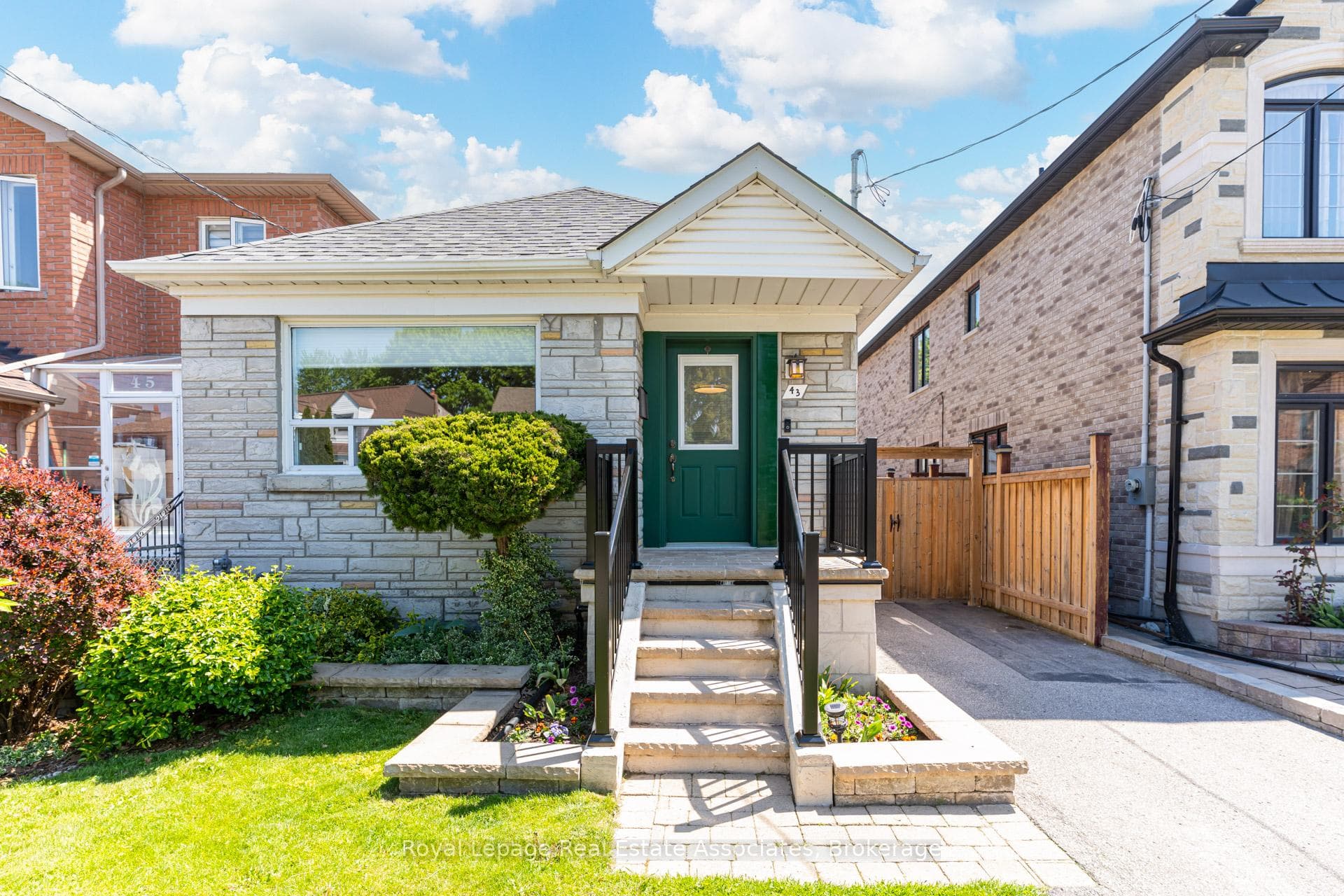 43 Heale Avenue, Birch Cliff / Cliffside, ON M1N 3X6 - Photo 1