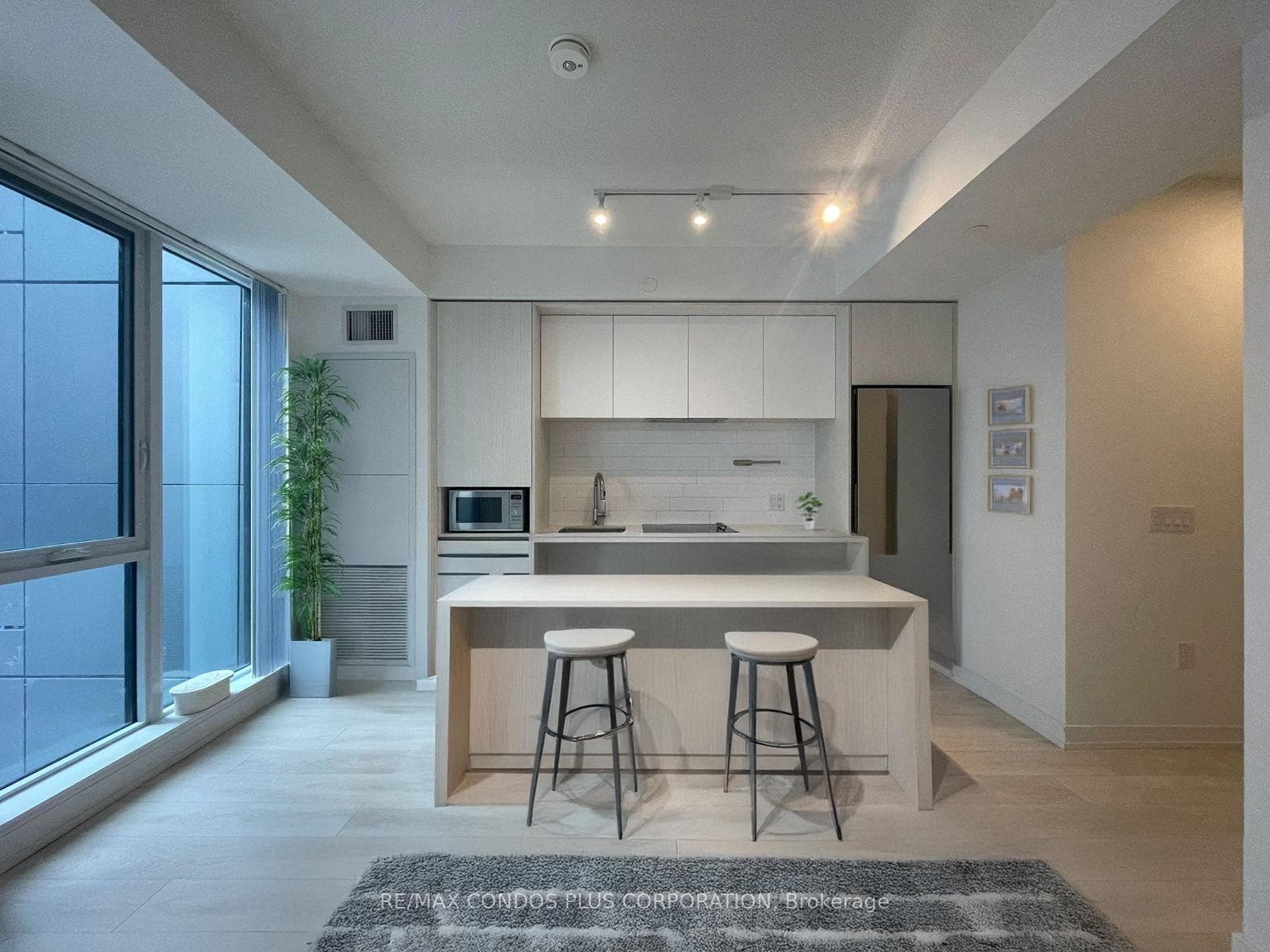 VIRTUALLY STAGED (ISLAND N/A)