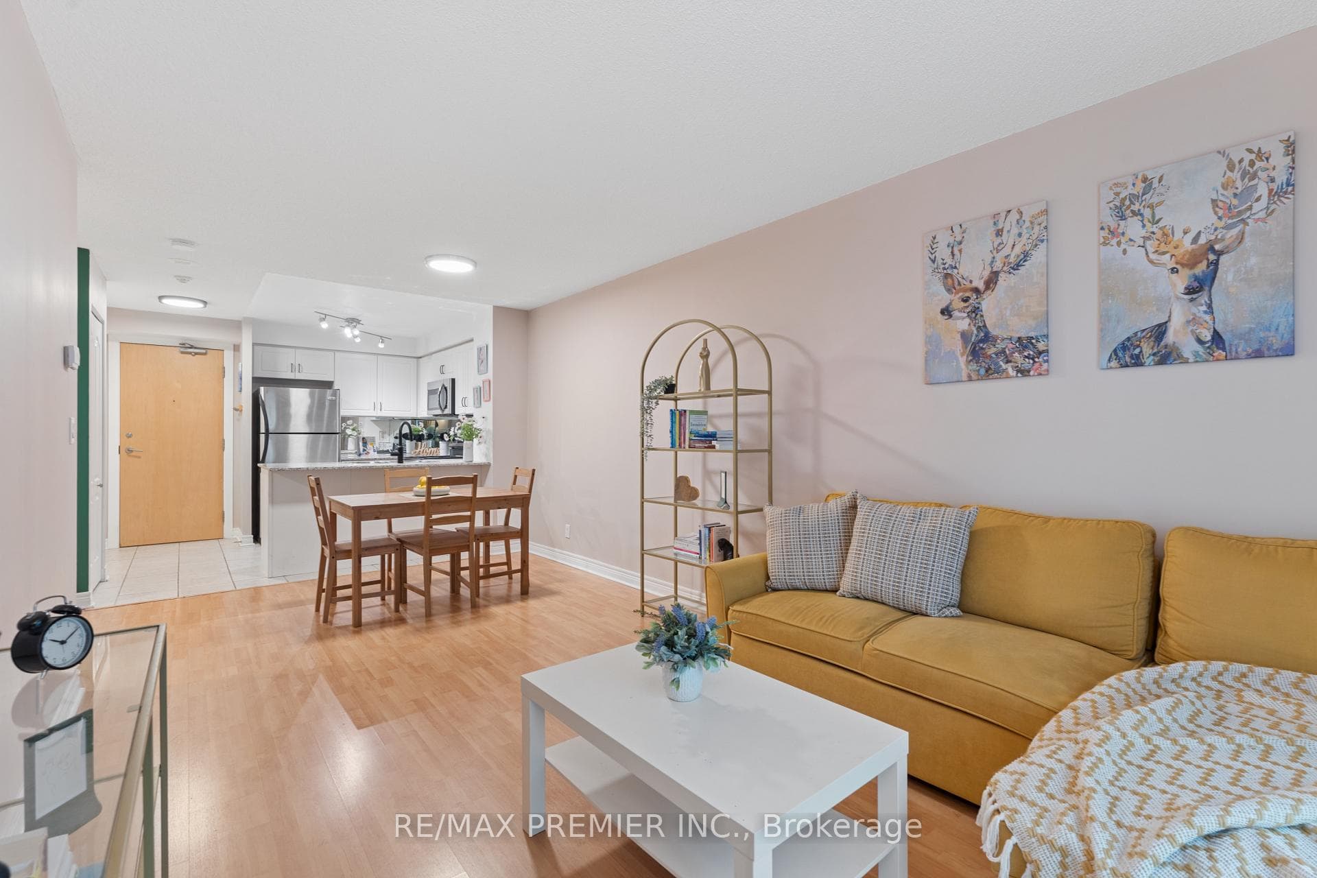 212 Eglinton Avenue Unit 307, Leaside / Davisville, ON M4P 0A3 - Photo 1
