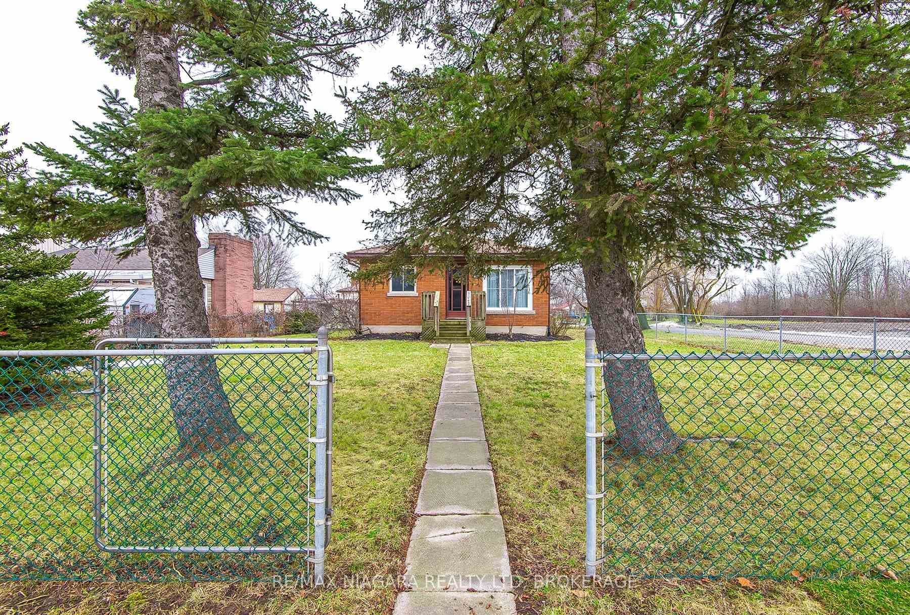 574 Broadway Street, Welland, ON L3C 5M5 - Photo 1