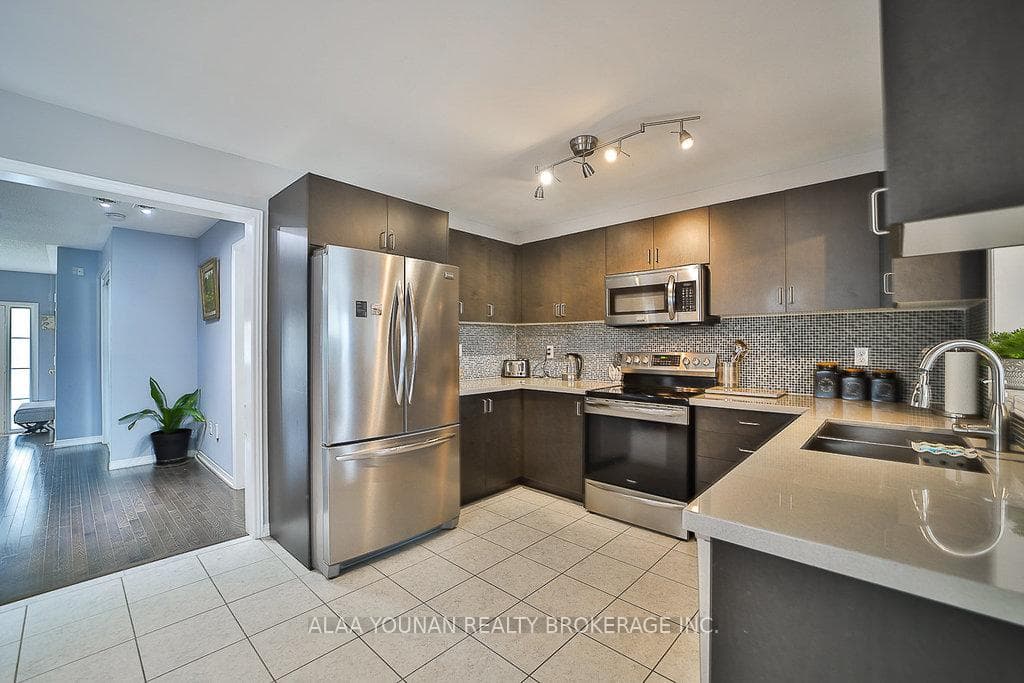 100 Delport Close, Brampton, ON L6P 3T1 - Photo 1