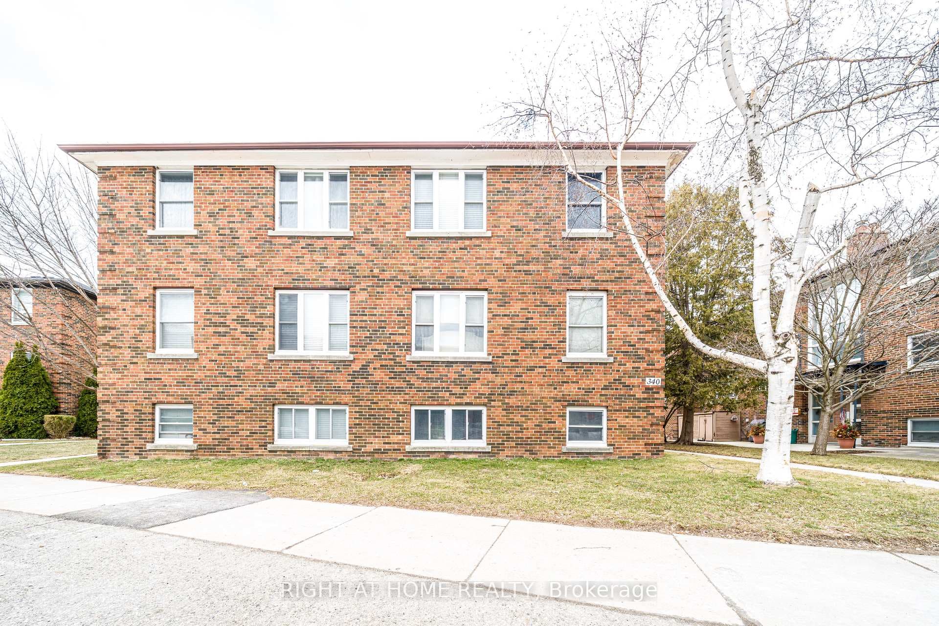 340 Lakeshore Road Unit 4, Mississauga, ON L5H 1H1 - Photo 1