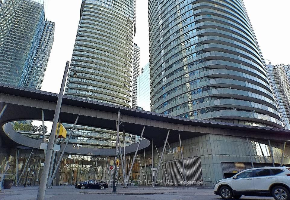 12 York Street Unit 601, Downtown Toronto / Waterfront, ON M5J 0A9 - Photo 1