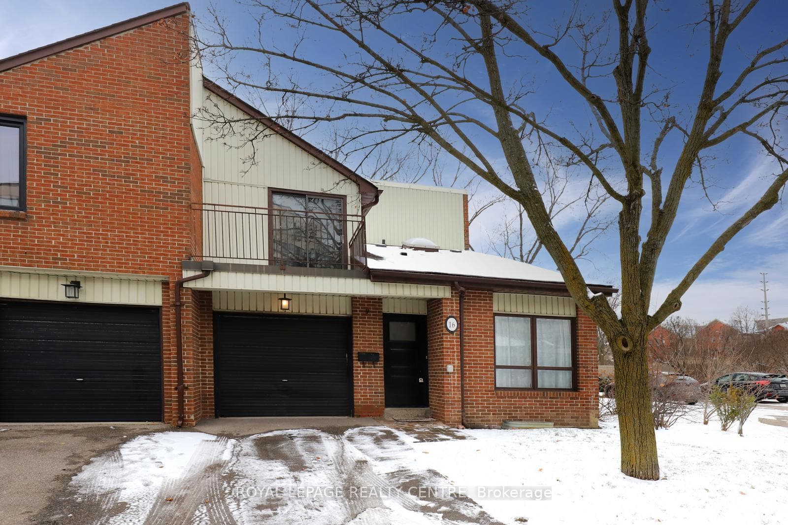 1021 Cedarglen Gate Unit 16, Mississauga, ON L5C 3A7 - Photo 1