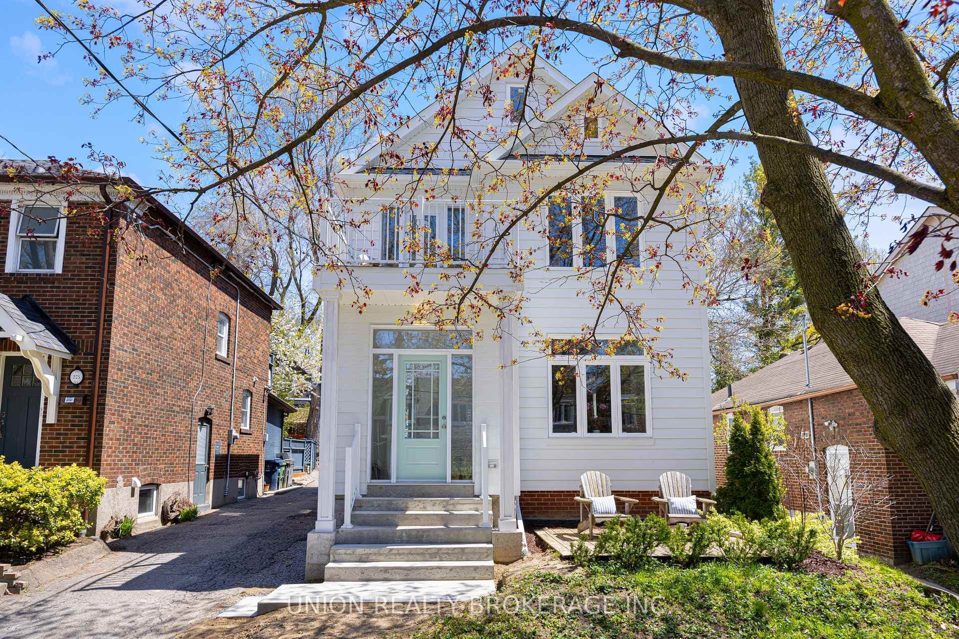 273 Lee Avenue, Toronto E02