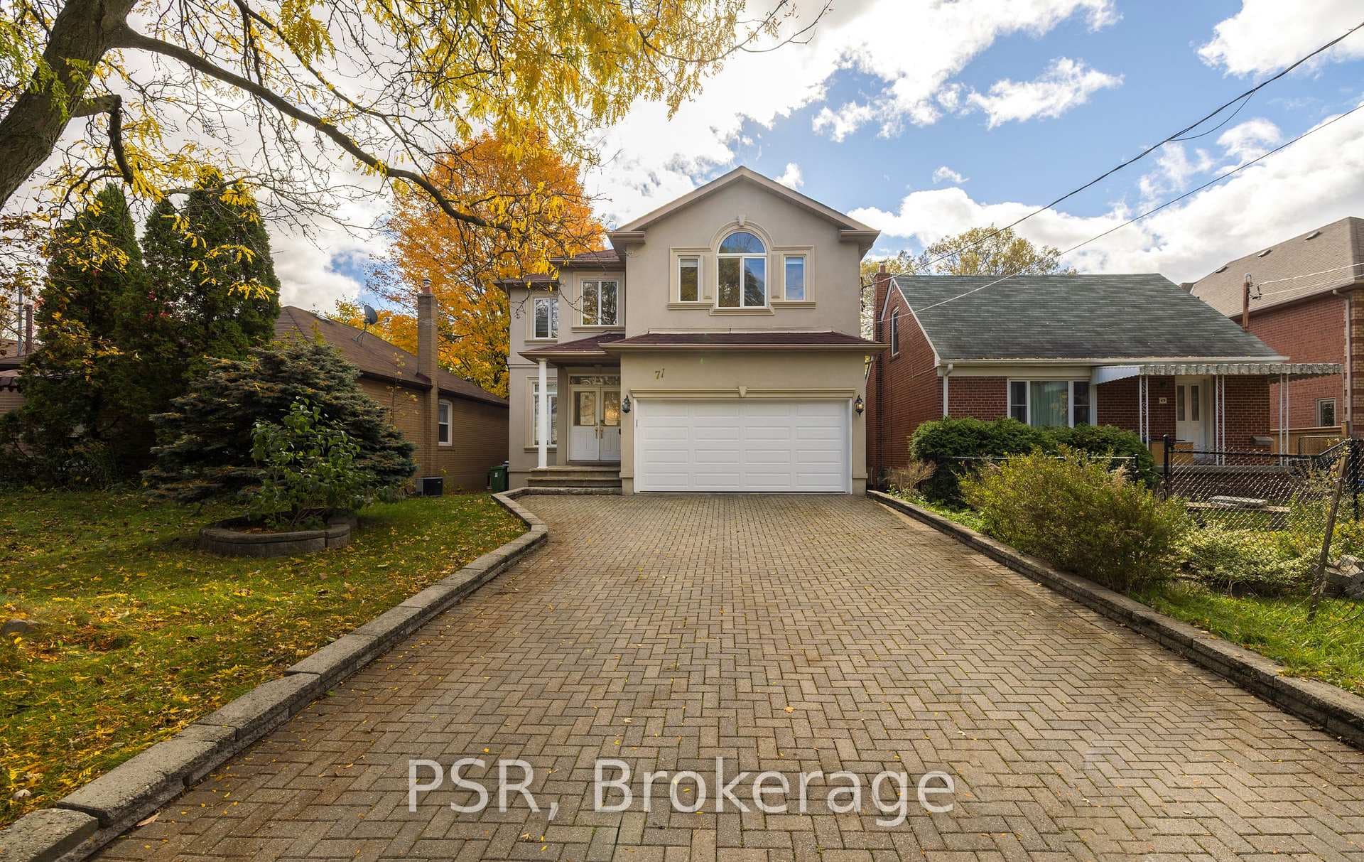 Large driveway suitable for 6 cars total