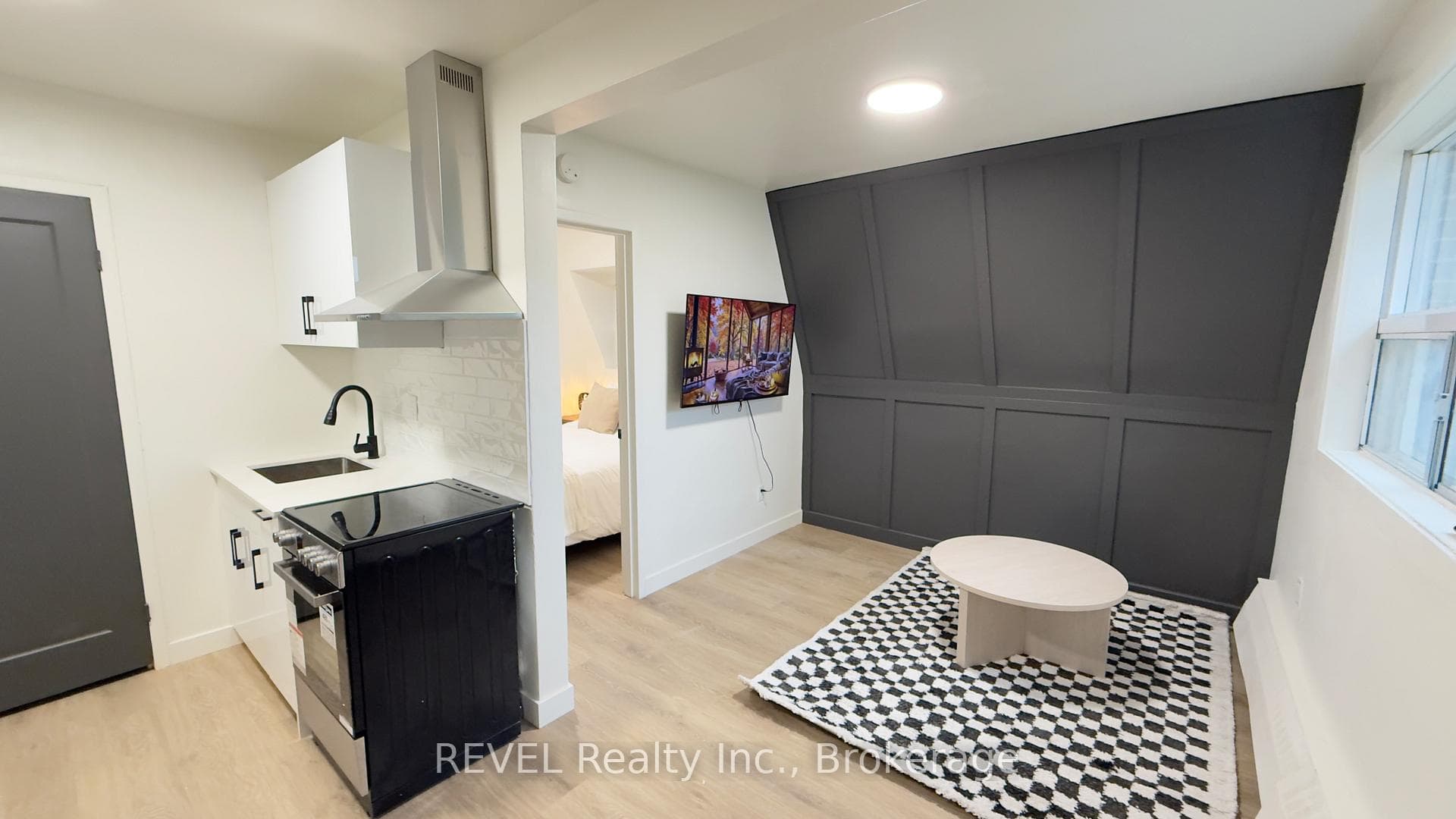 60 Triller Avenue, High Park / Junction / Roncesvalles, ON M6R 2H8 - Photo 1