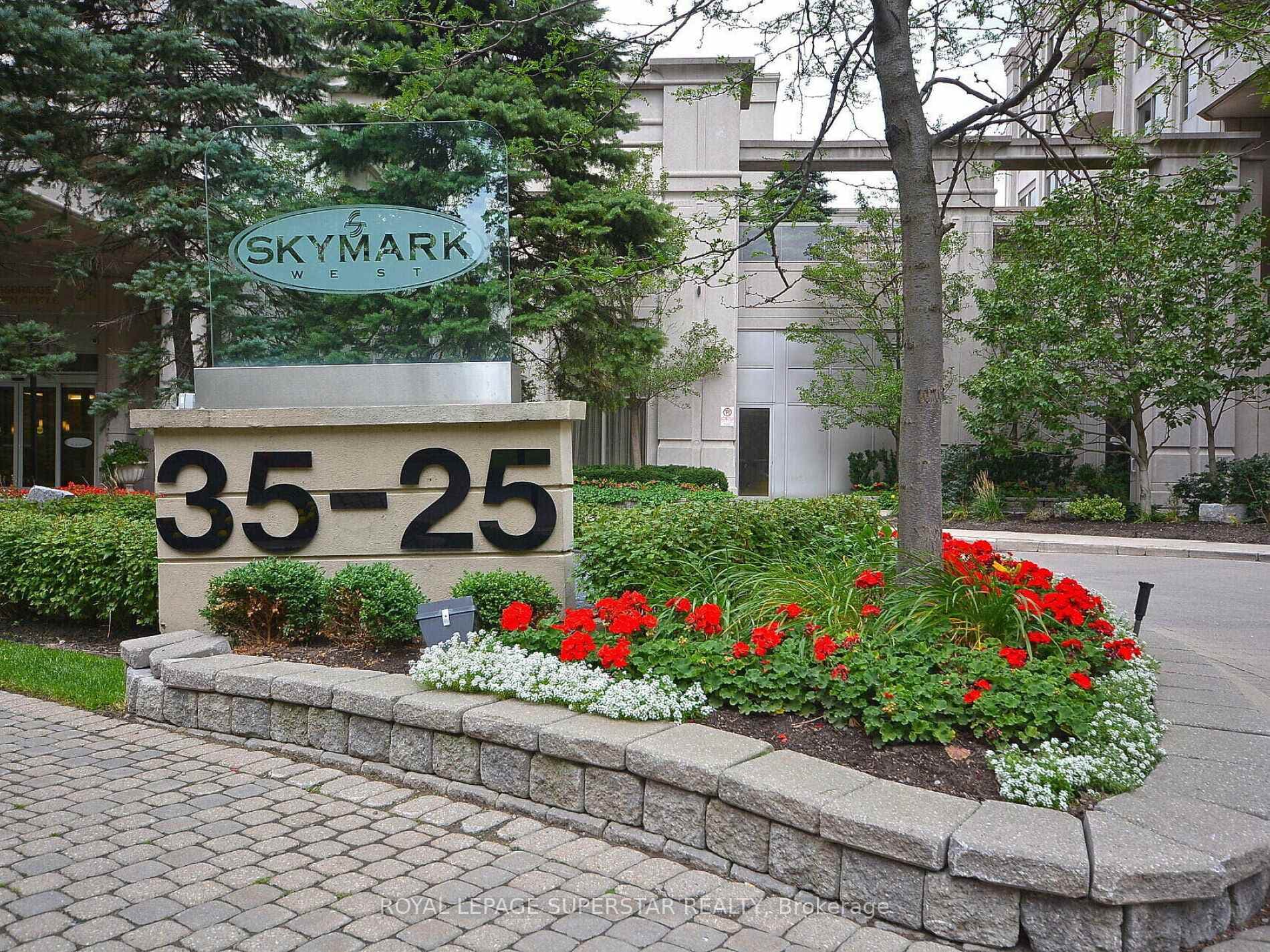 25 Kingsbridge Garden Circle Unit 1120, Mississauga