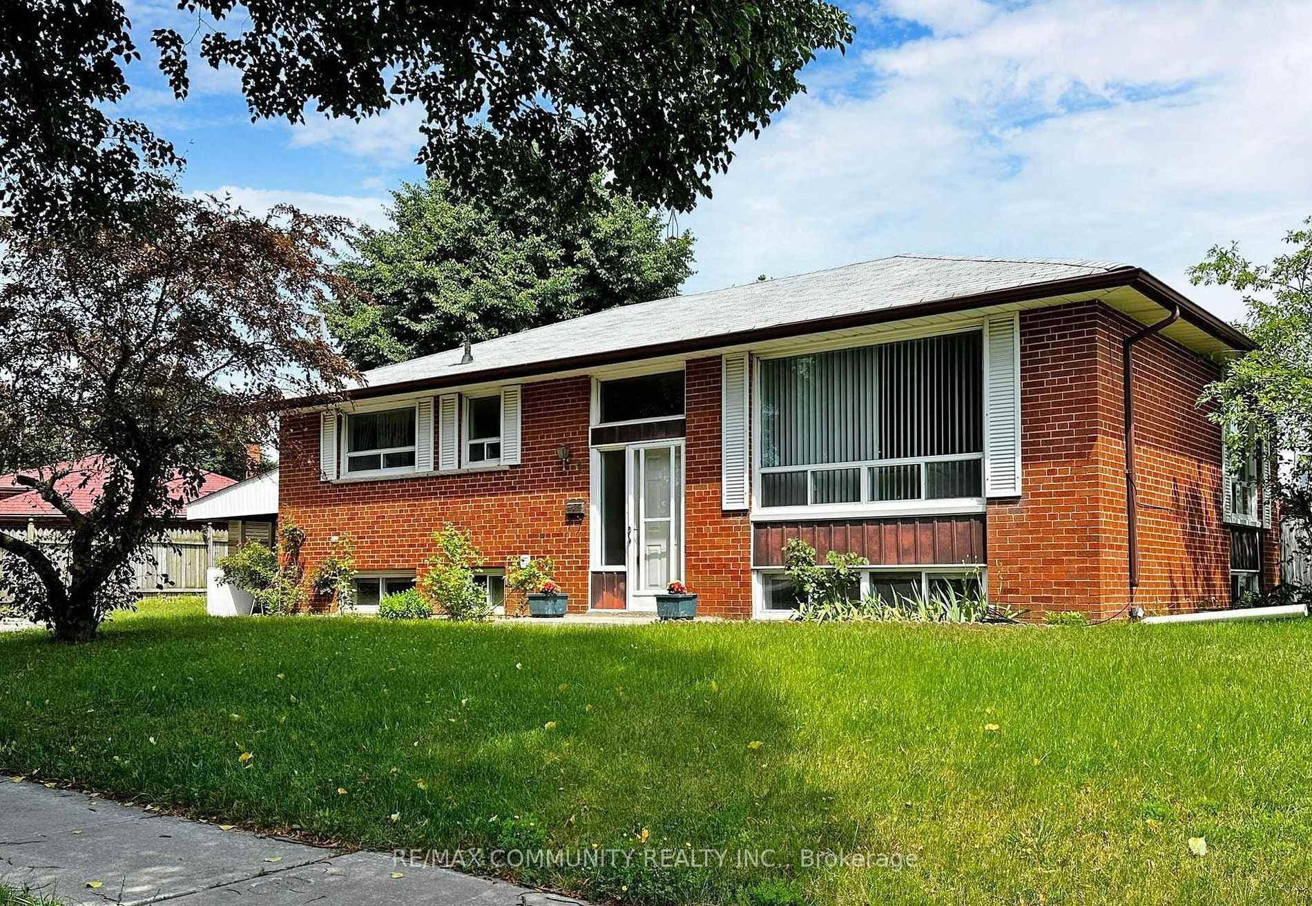 1 Applefield Drive Unit Main, Scarborough (West Hill / Highland Creek), ON M1P 3X8 - Photo 1