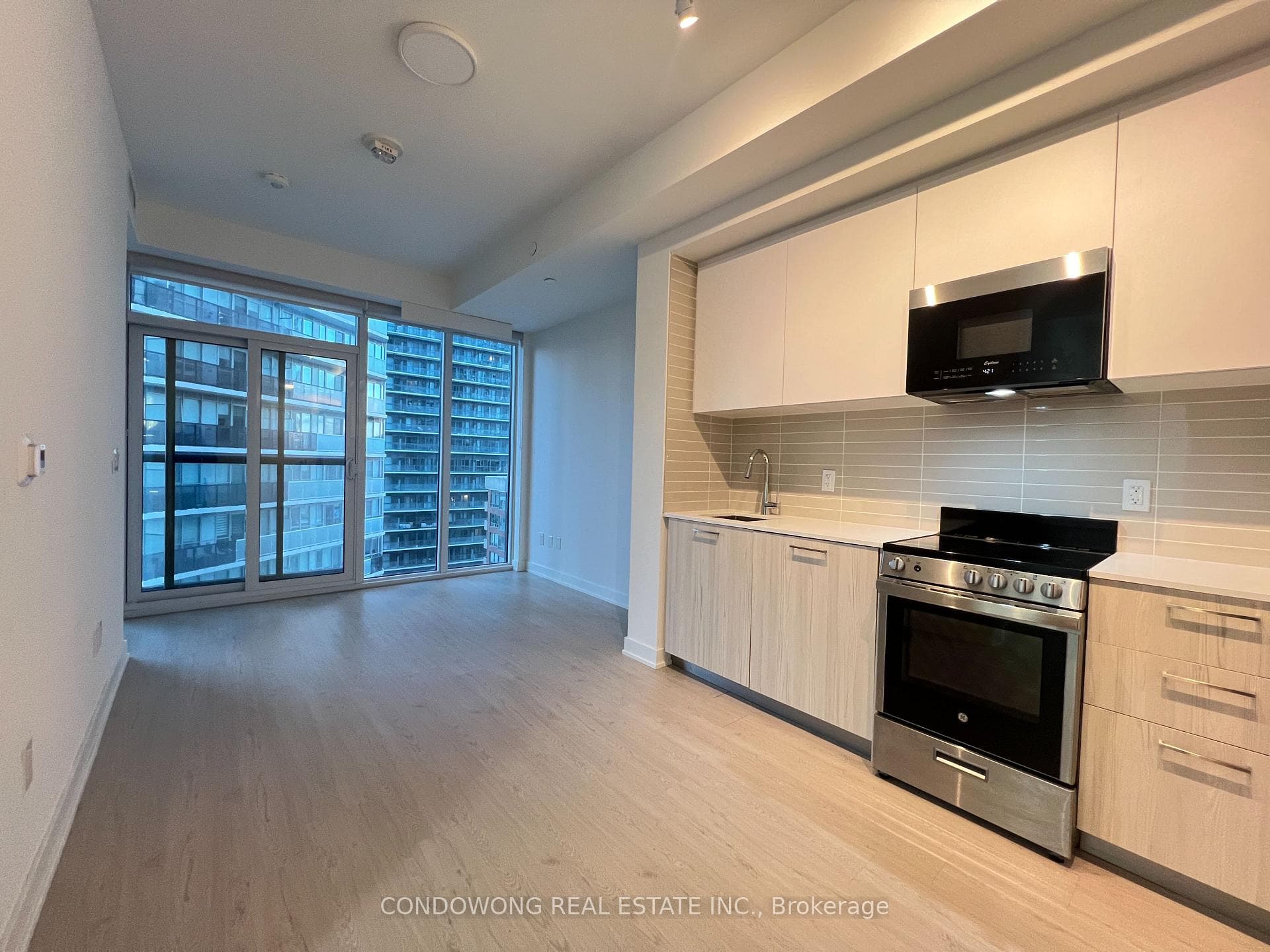 65 Mutual Street Unit 1507, Toronto C08