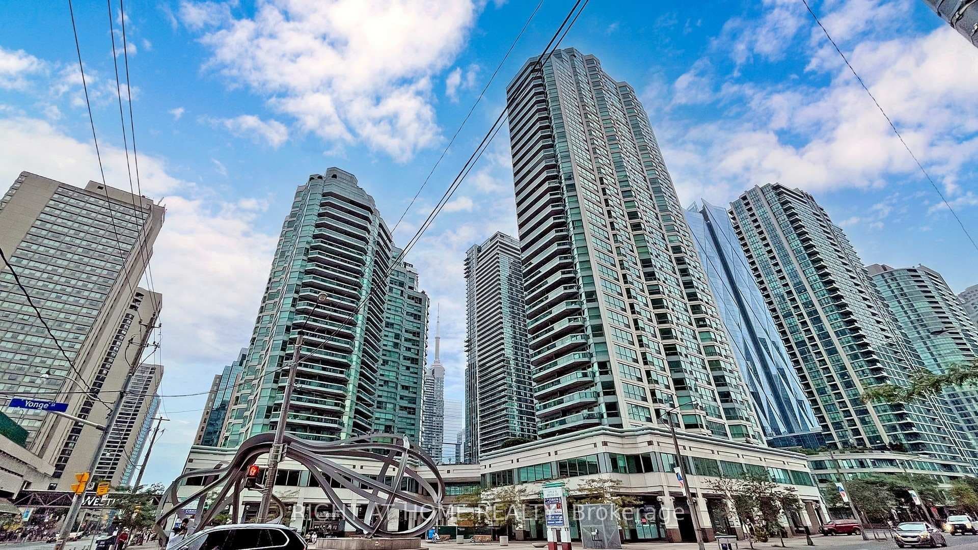 10 Yonge Street Unit 1706, Downtown Toronto / Waterfront, ON M5E 1R4 - Photo 1