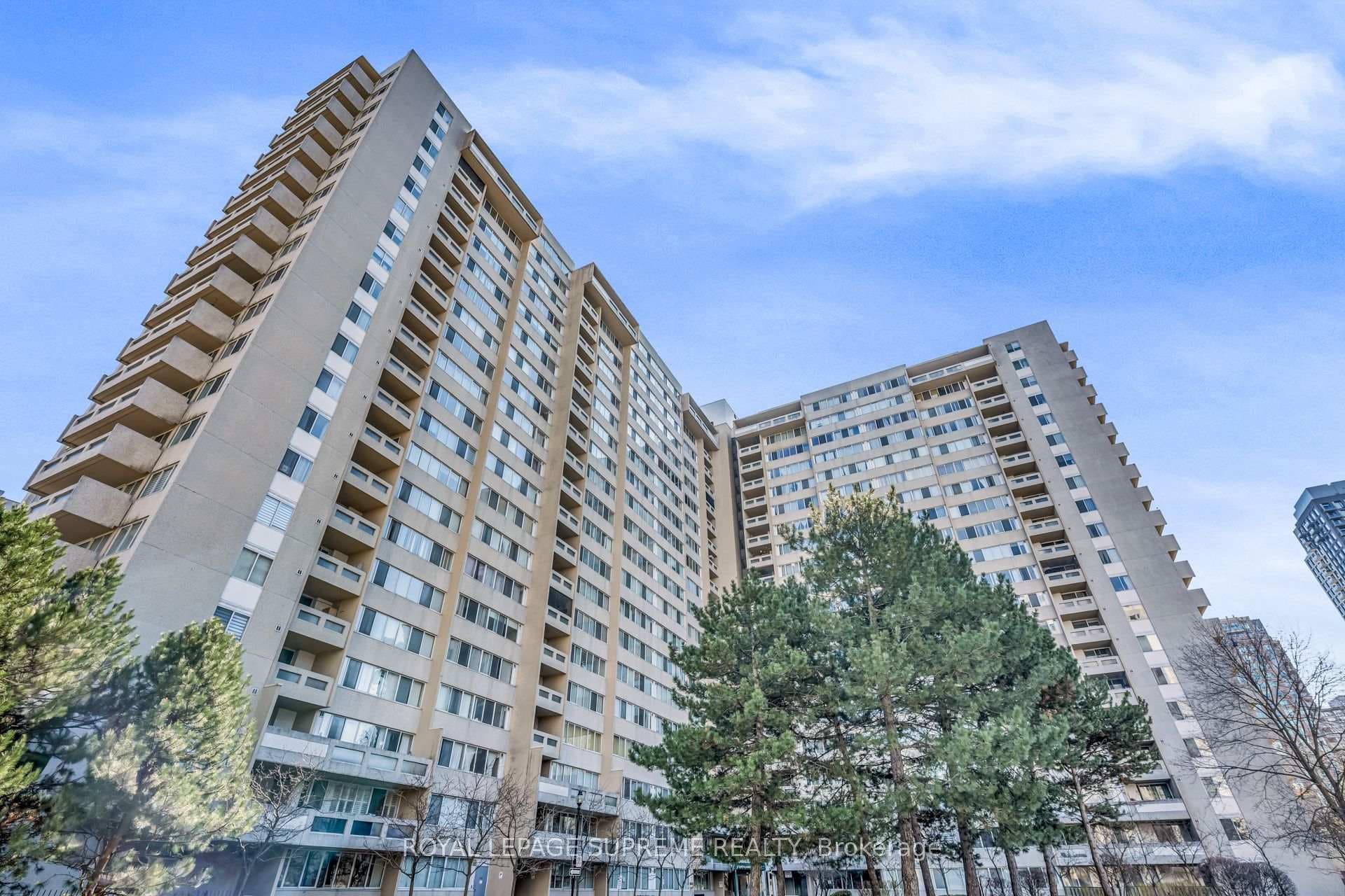 3590 Kaneff Crescent Unit 1907, Mississauga, ON L5A 3X3 - Photo 1