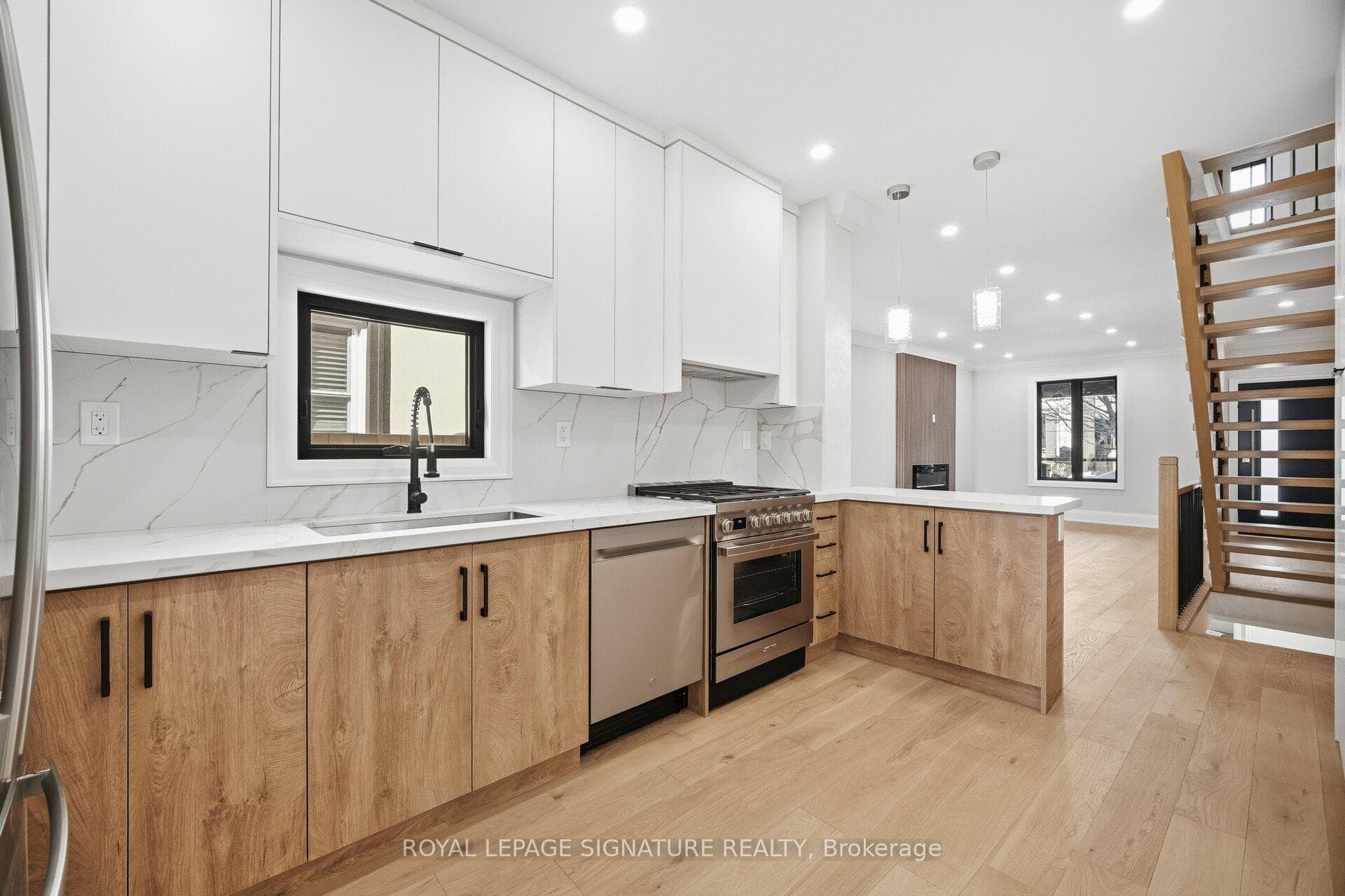 241 Maria Street, Bloor West Village / Swansea, ON M6P 1W6 - Photo 1