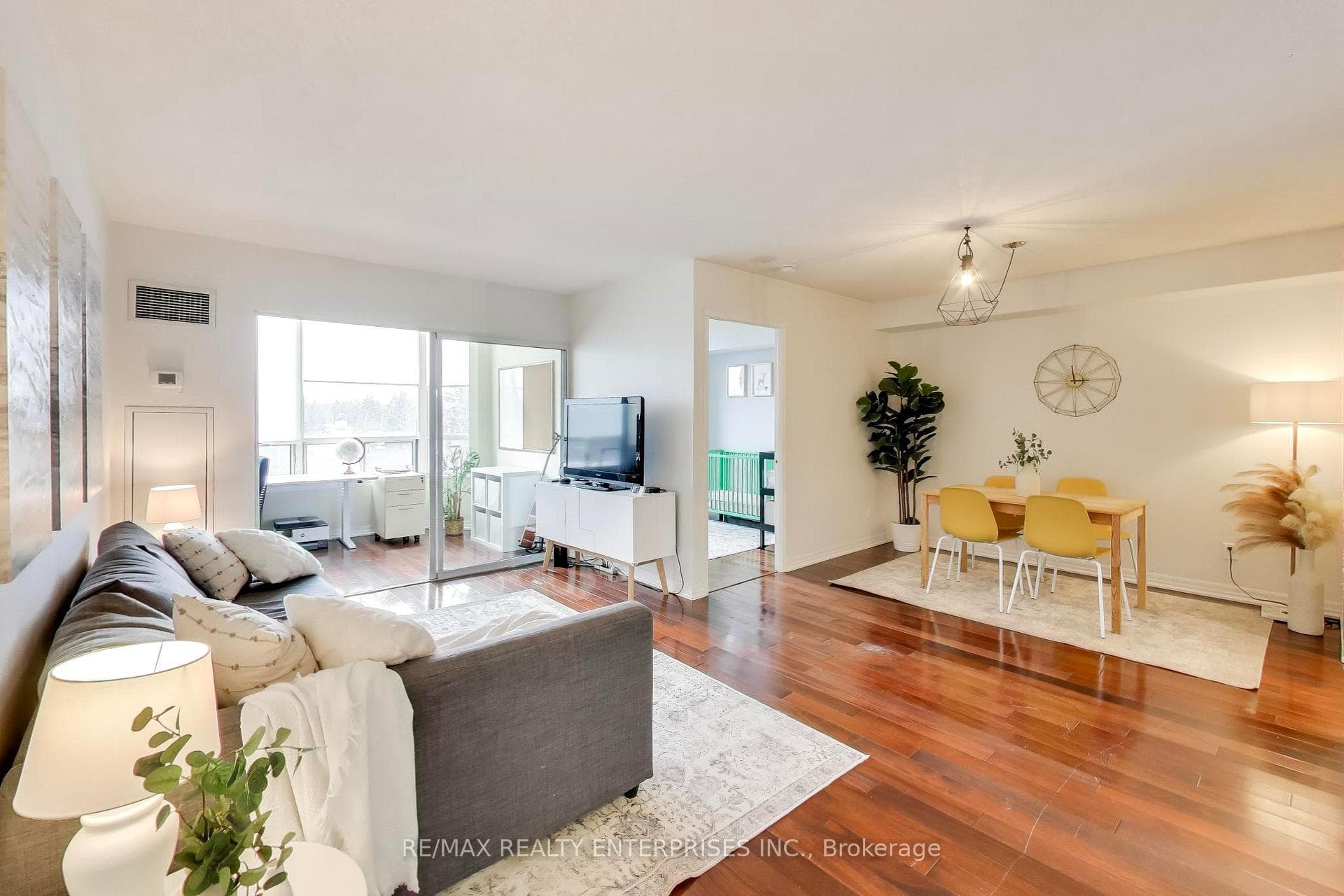 135 Hillcrest Avenue Unit 309, Mississauga, ON L5B 4B1 - Photo 1