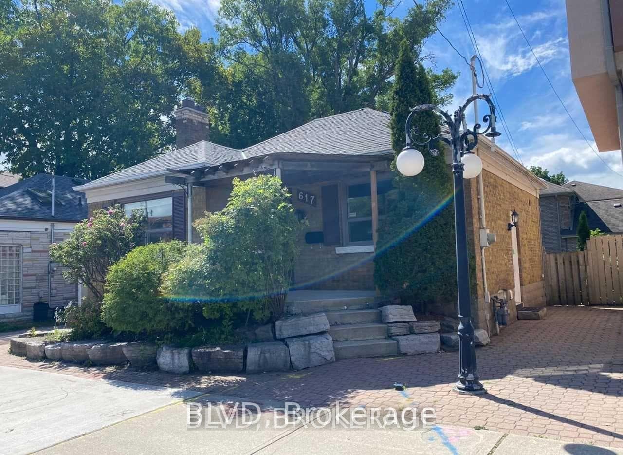 617 The Queensway N/A Unit Lwr Lvl, Corso Italia / Dufferin Grove, ON M8Y 1K2 - Photo 1