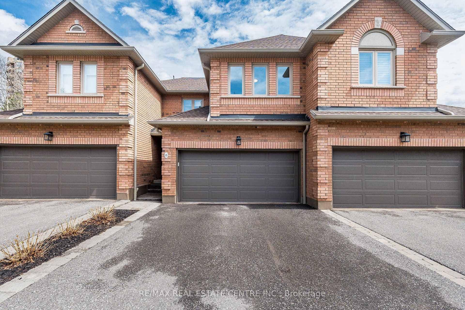 1905 Broad Hollow Gate Unit 18, Mississauga, ON L5L 3T4 - Photo 1
