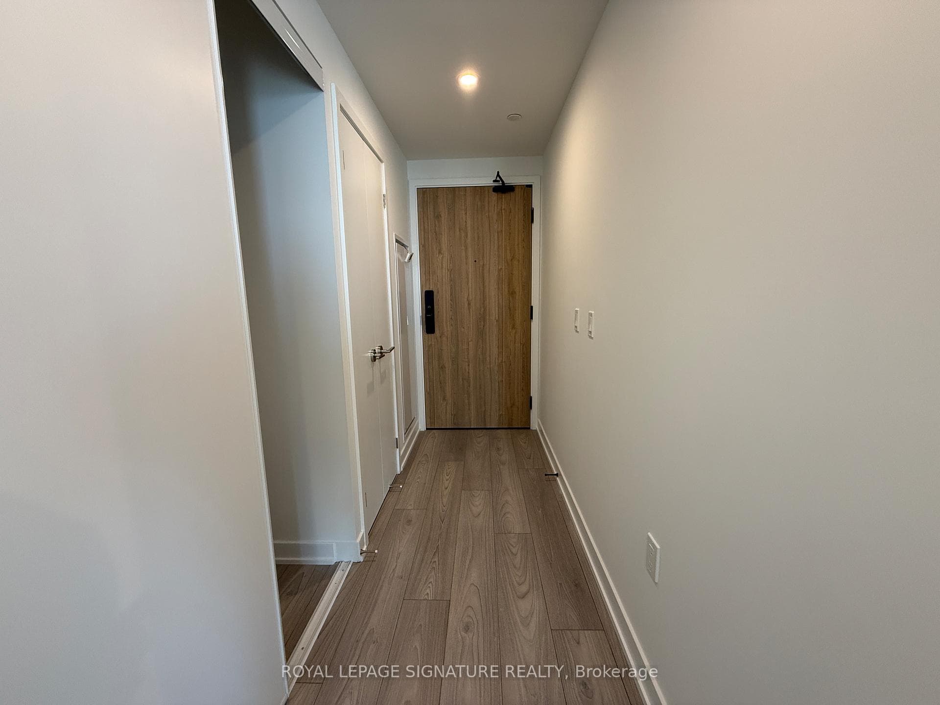 1 Fairview Road Unit 1713, Mississauga, ON L5A 4C6 - Photo 1