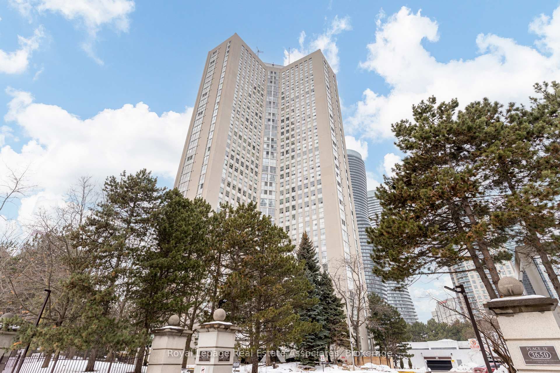 3650 Kaneff Crescent Unit 1006, Mississauga, ON L5A 4A1 - Photo 1