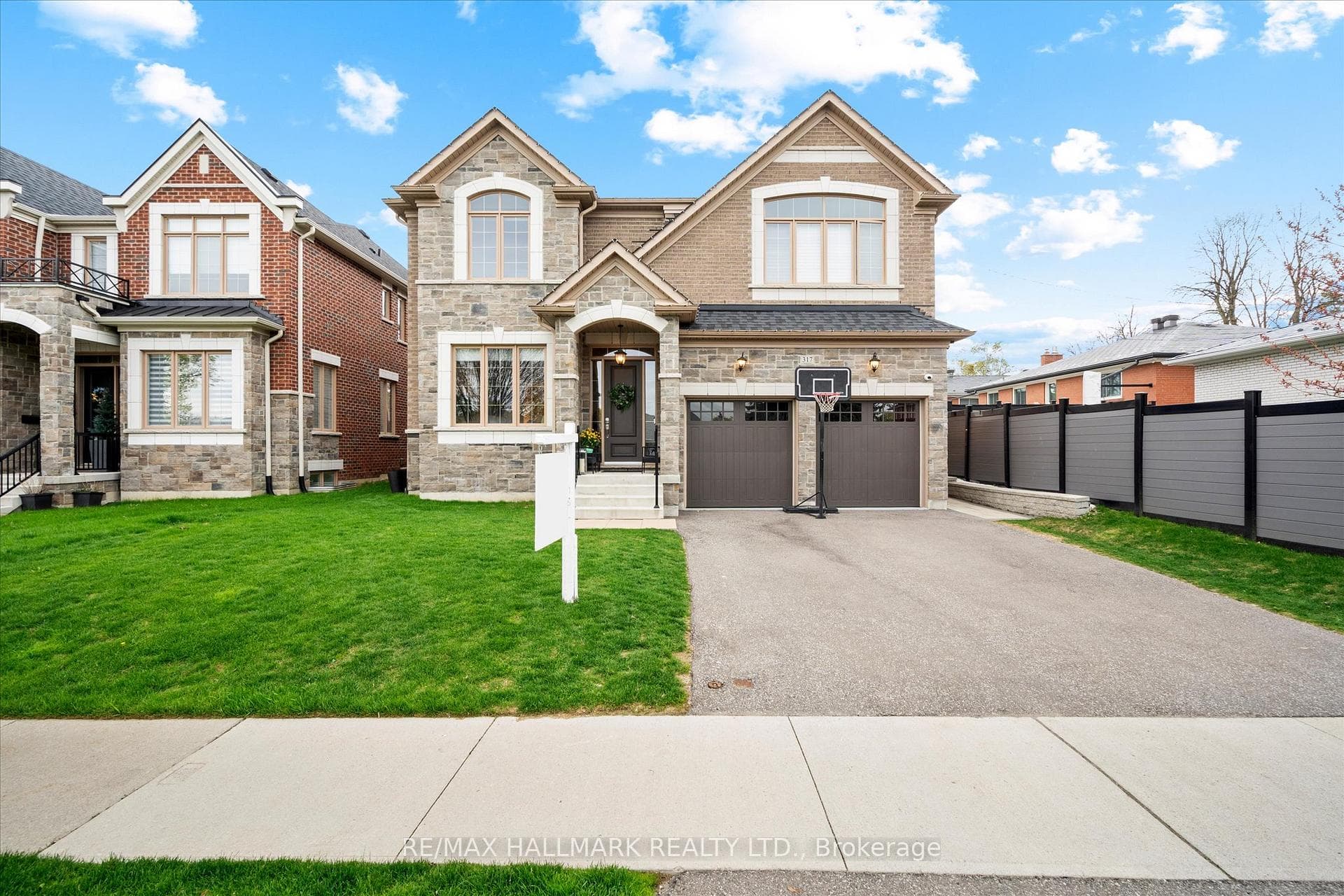 317 La Rose Avenue, Etobicoke (Kingsview Village / Humber Heights), ON M9P 1B8 - Photo 1