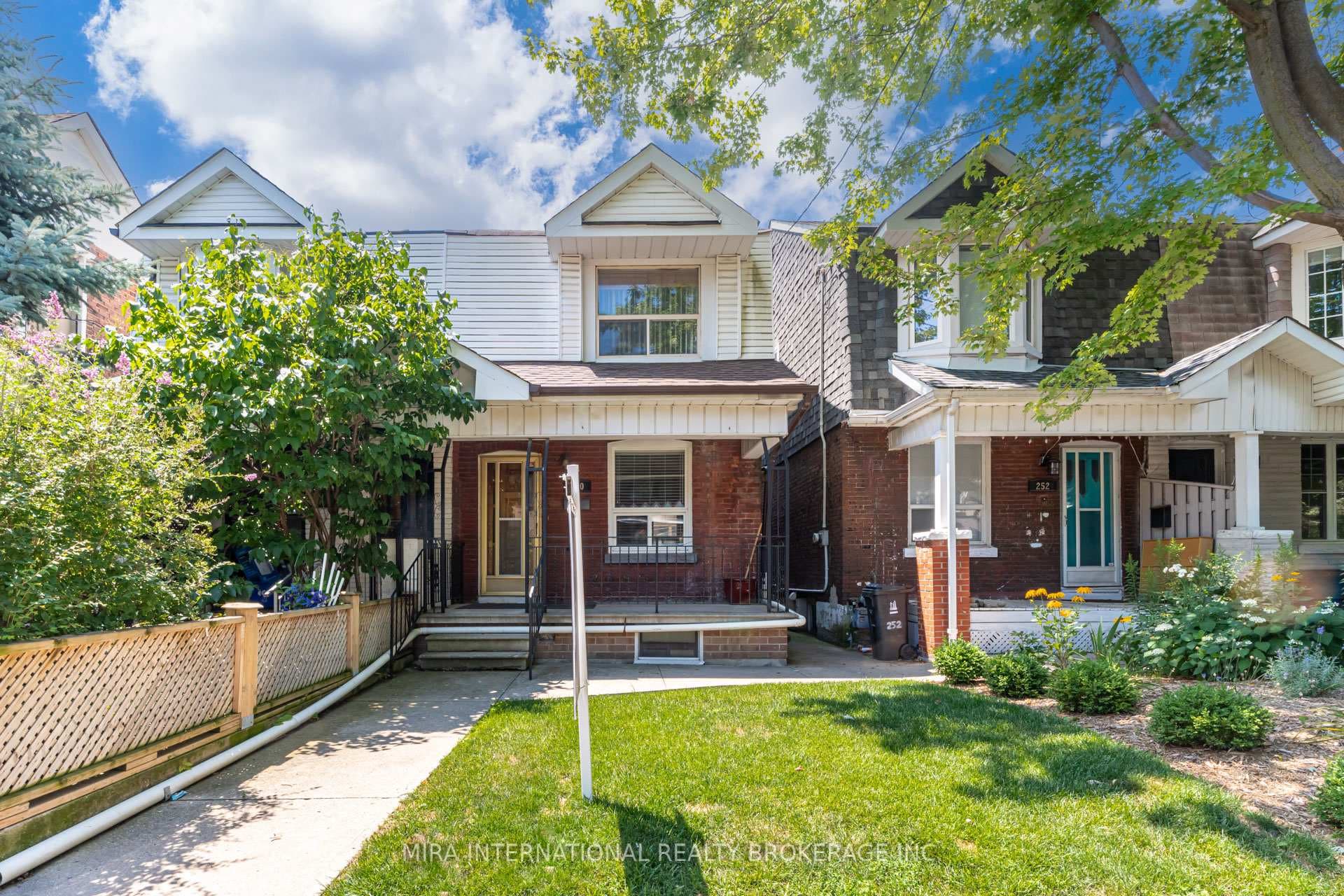 250 Campbell Avenue, Toronto W02