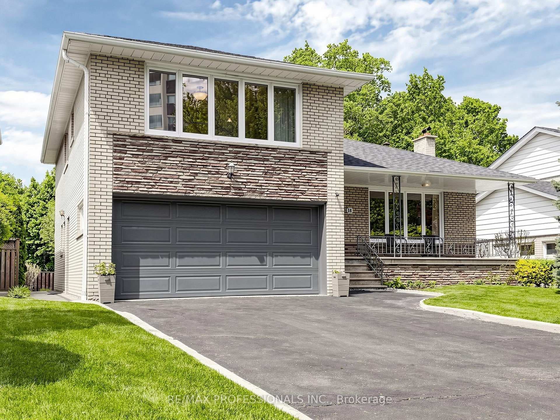 14 Widdicombe Hill, Etobicoke (Kingsview Village / Humber Heights), ON M9R 1B3 - Photo 1