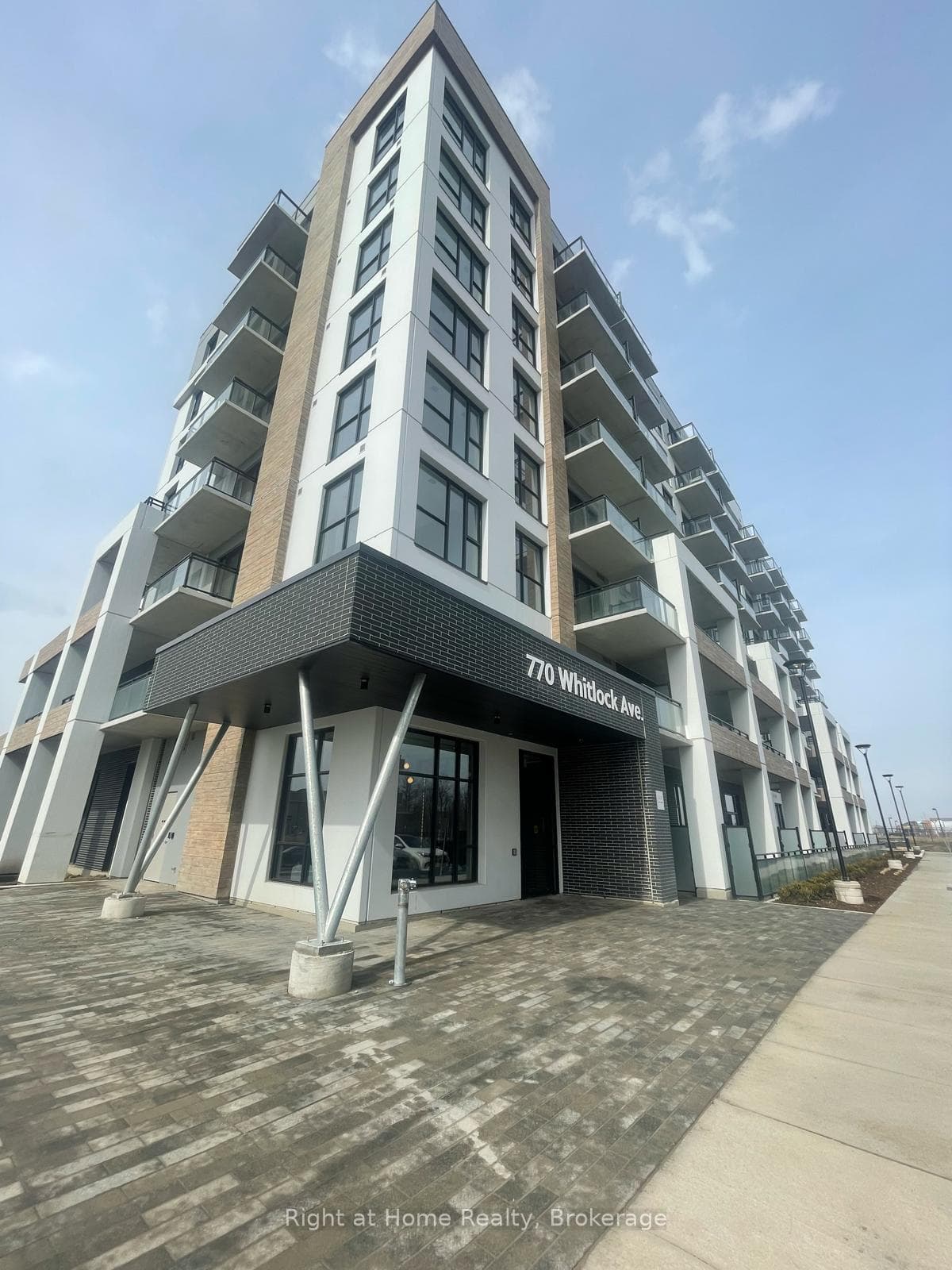 770 WHITLOCK Avenue Unit 813, Milton