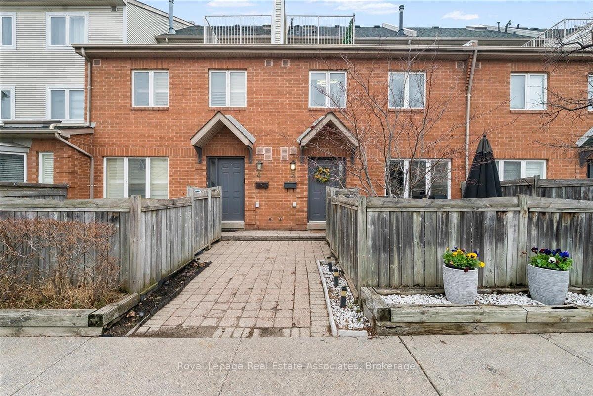 1241 Parkwest Place Unit 5, Mississauga, ON L5E 3J3 - Photo 1