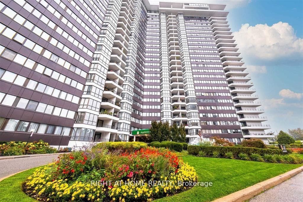 1333 Bloor Street Unit 1018, Mississauga, ON L4Y 3T6 - Photo 1