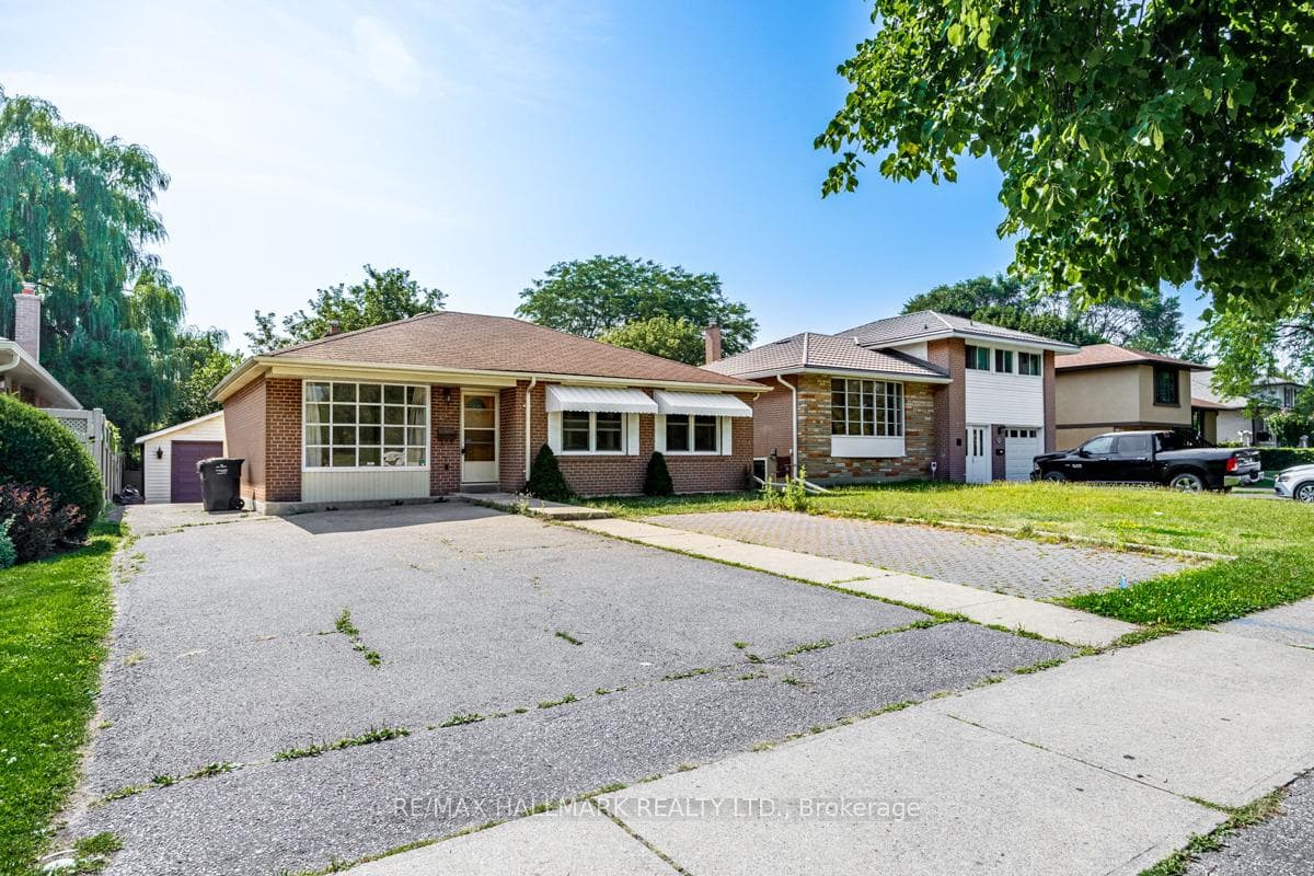 2112 TRUSCOTT Drive Unit MAIN, Mississauga, ON L5J 2A6 - Photo 1