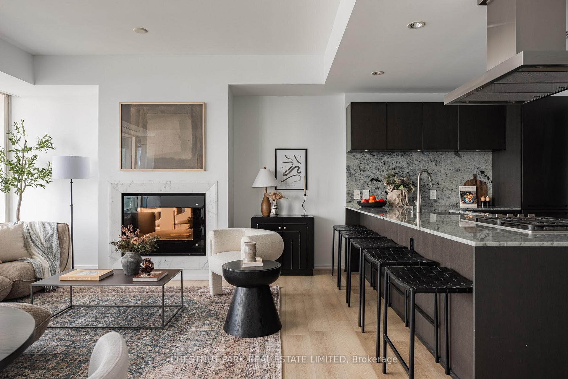 180 University Avenue Unit 3203, Downtown Toronto / Waterfront, ON M5H 0A2 - Photo 1