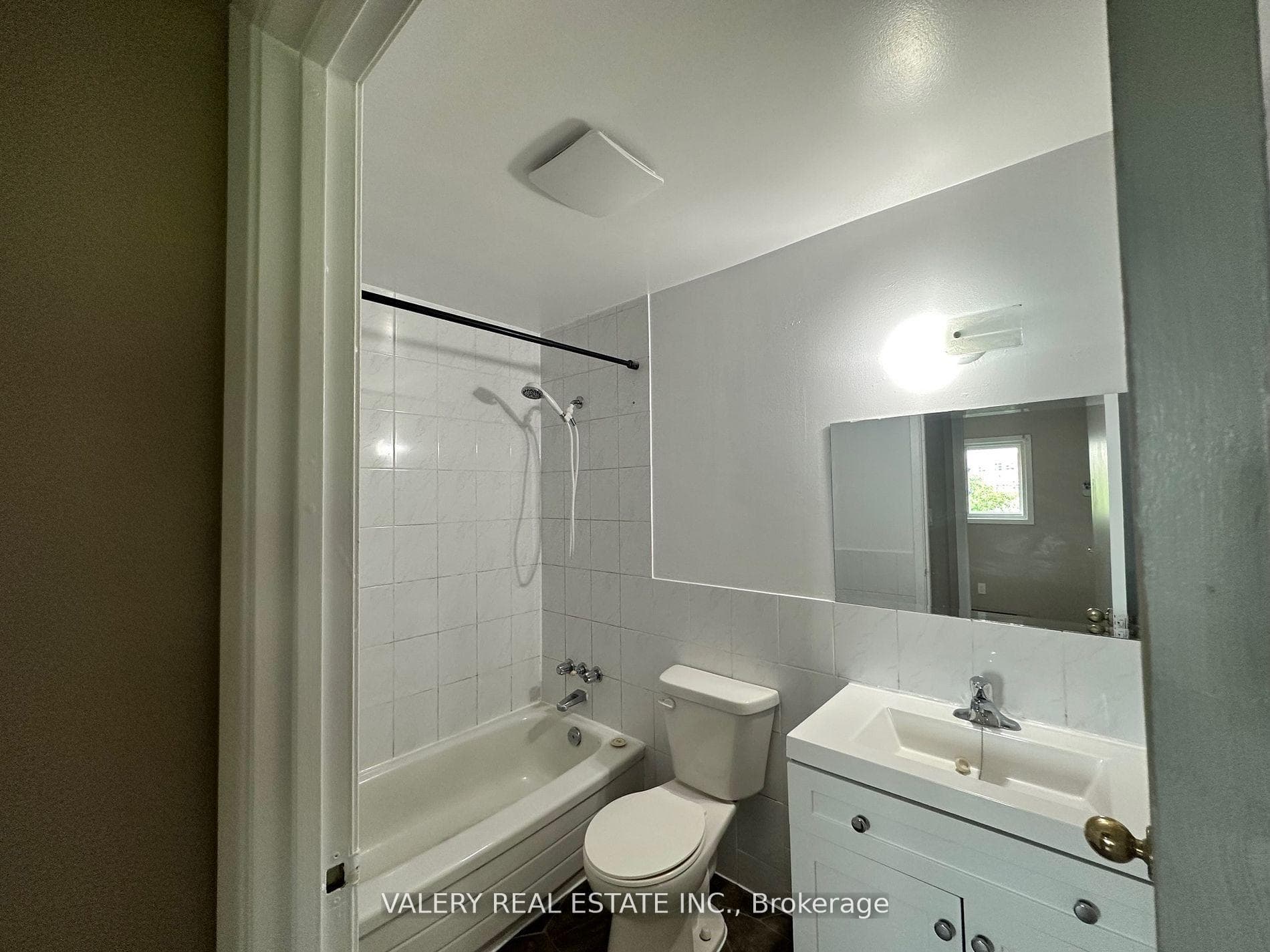 9 Lowndes Ave Avenue Unit 1, Georgina