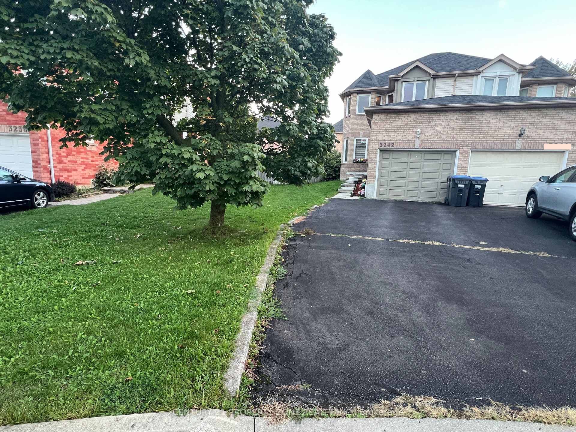 3242 Tortola Court, Mississauga, ON L5N 7C4 - Photo 1