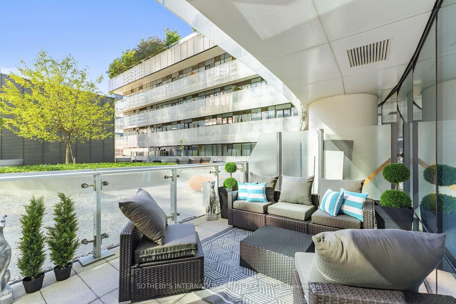 1 Bloor Street Unit 303, Toronto C08
