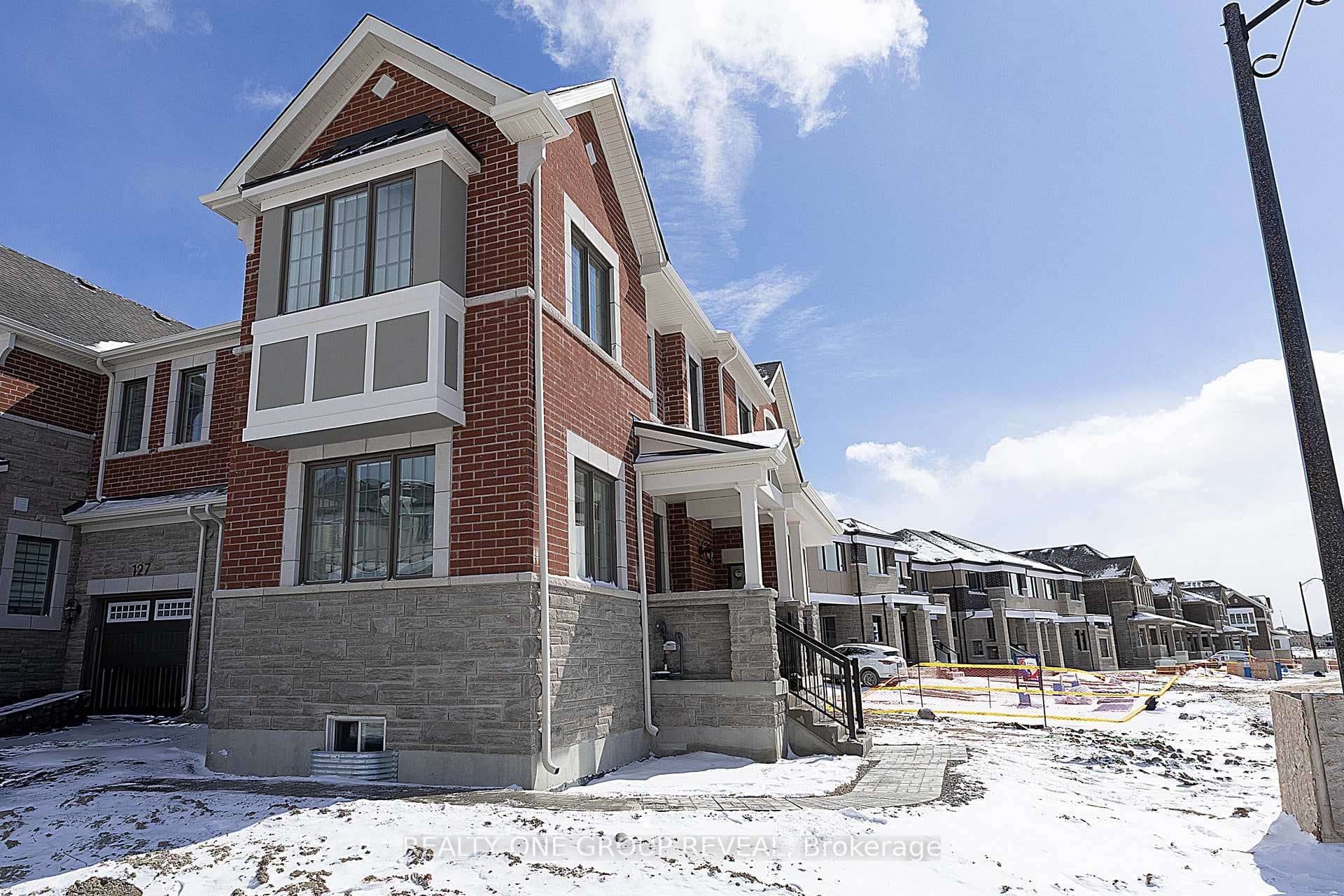 27 Moss Drive, Markham, ON L6C 1N3 - Photo 1