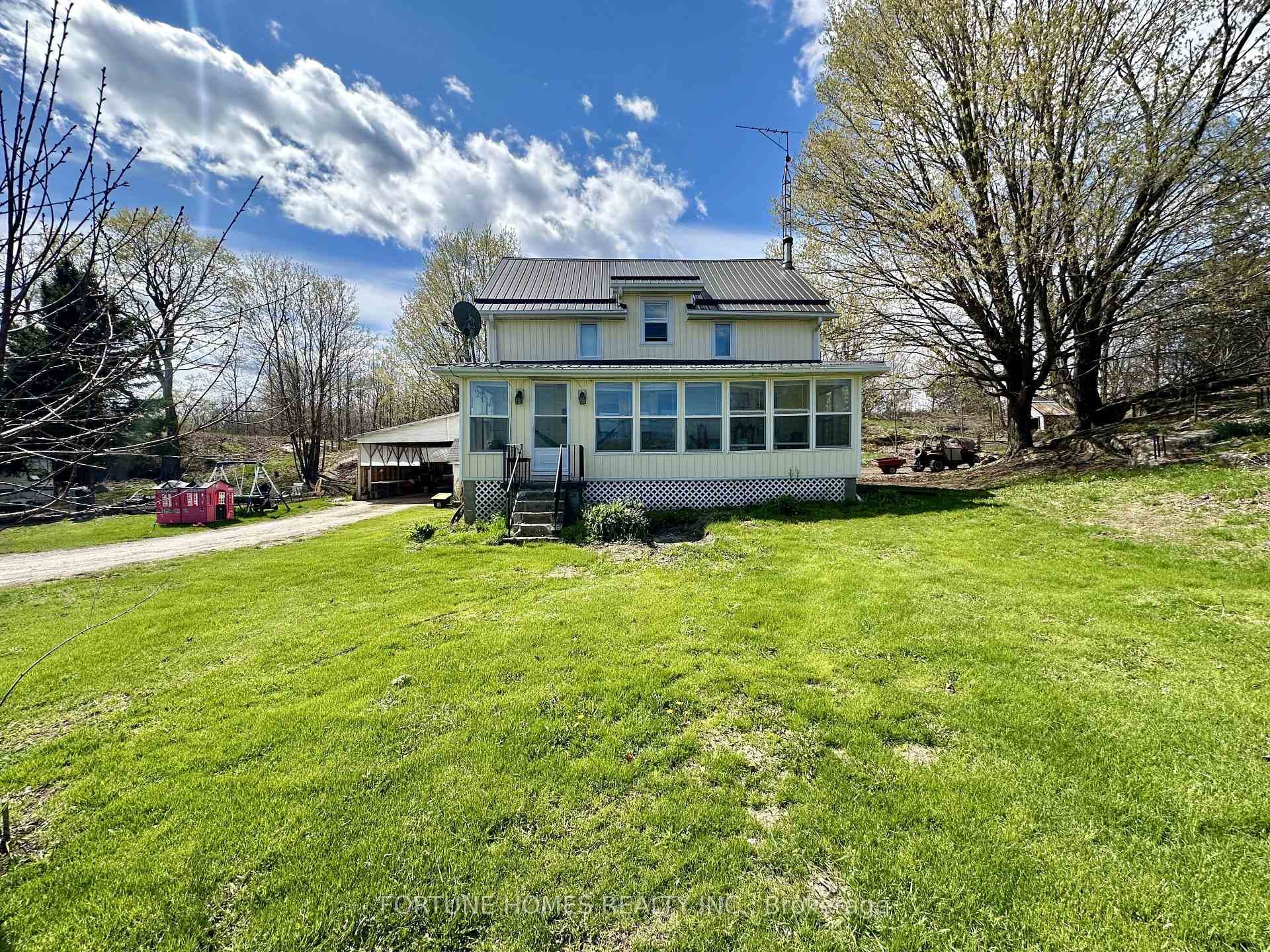 6125 Battersea Road, Frontenac