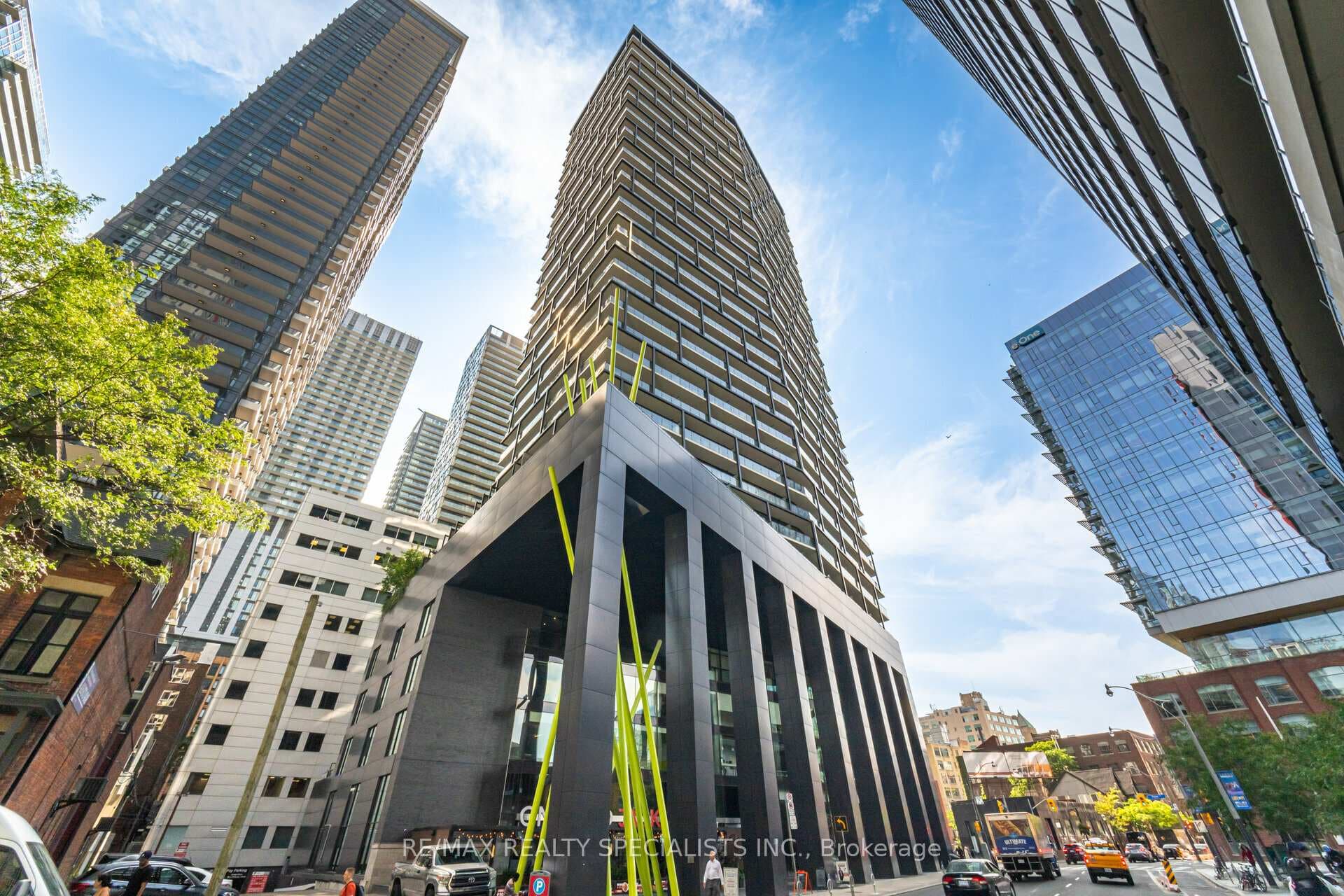 125 Peter Street Unit 3012, Downtown Toronto / Waterfront, ON M5V 0M2 - Photo 1