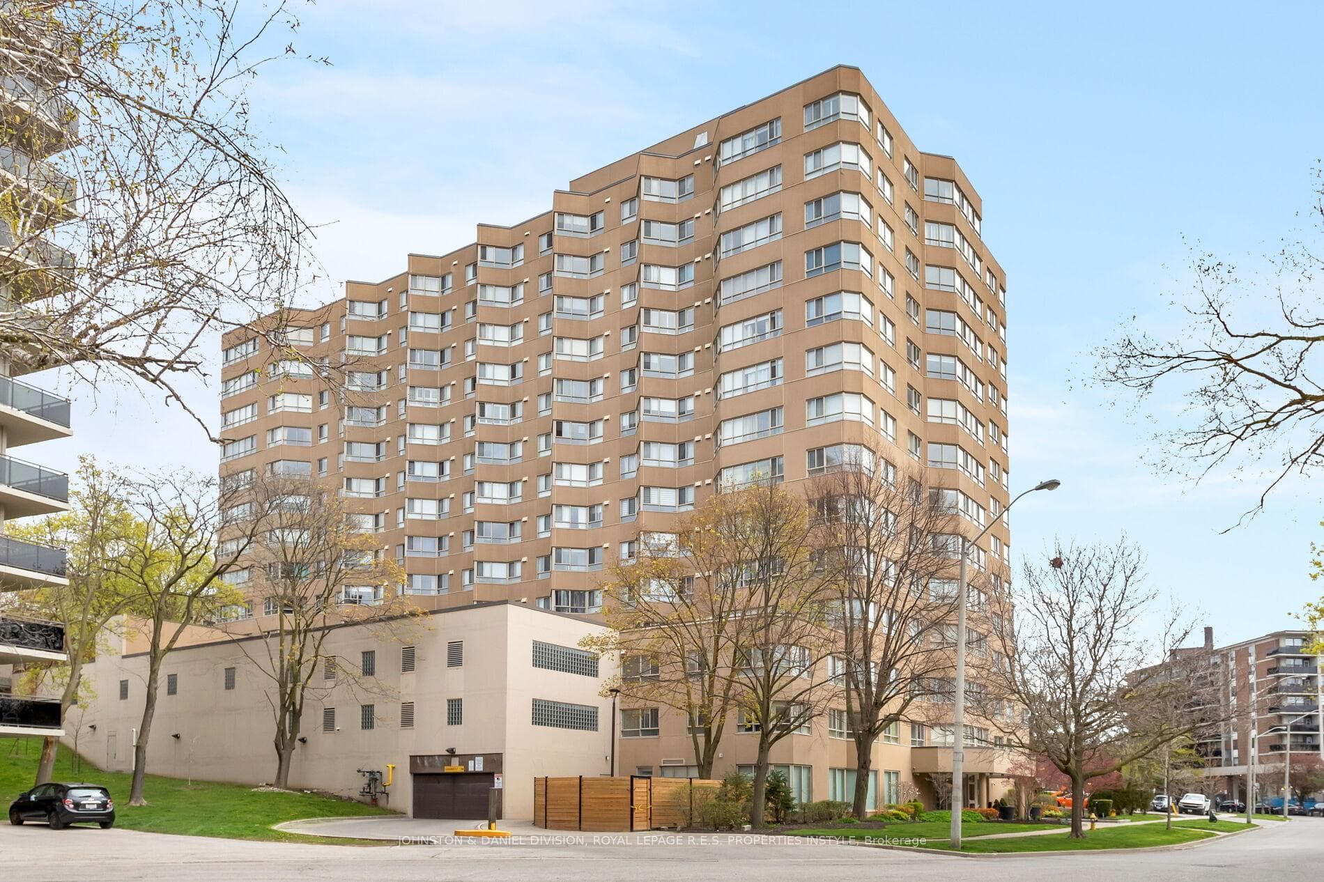 4 Park Vista N/A Unit 1102, Danforth / East York, ON M4B 3M8 - Photo 1