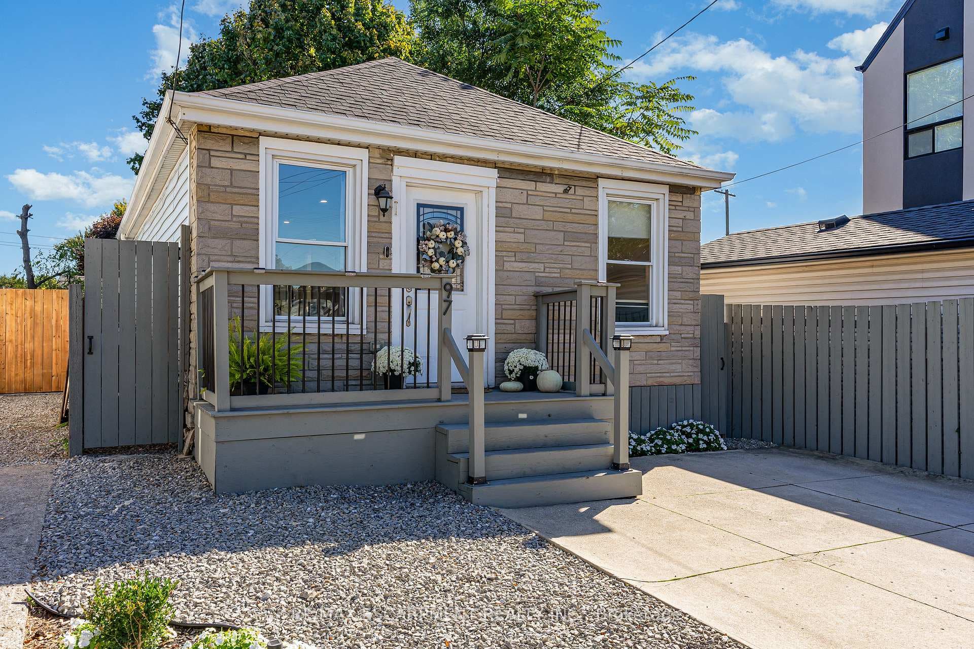 97 East 31st Street, Hamilton, ON L8V 3N9 - Photo 1