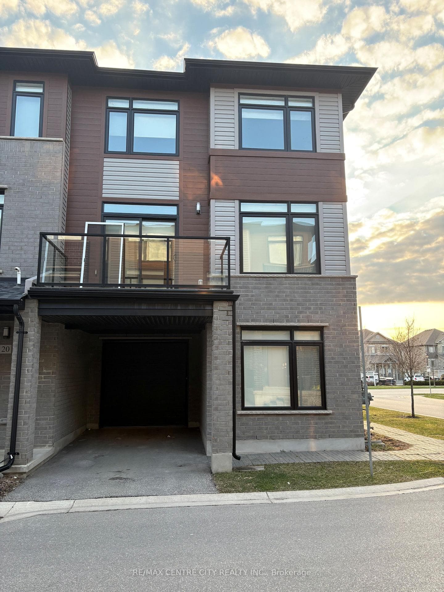 3260 Singleton Avenue Unit 22, London South, ON N6L 0E7 - Photo 1