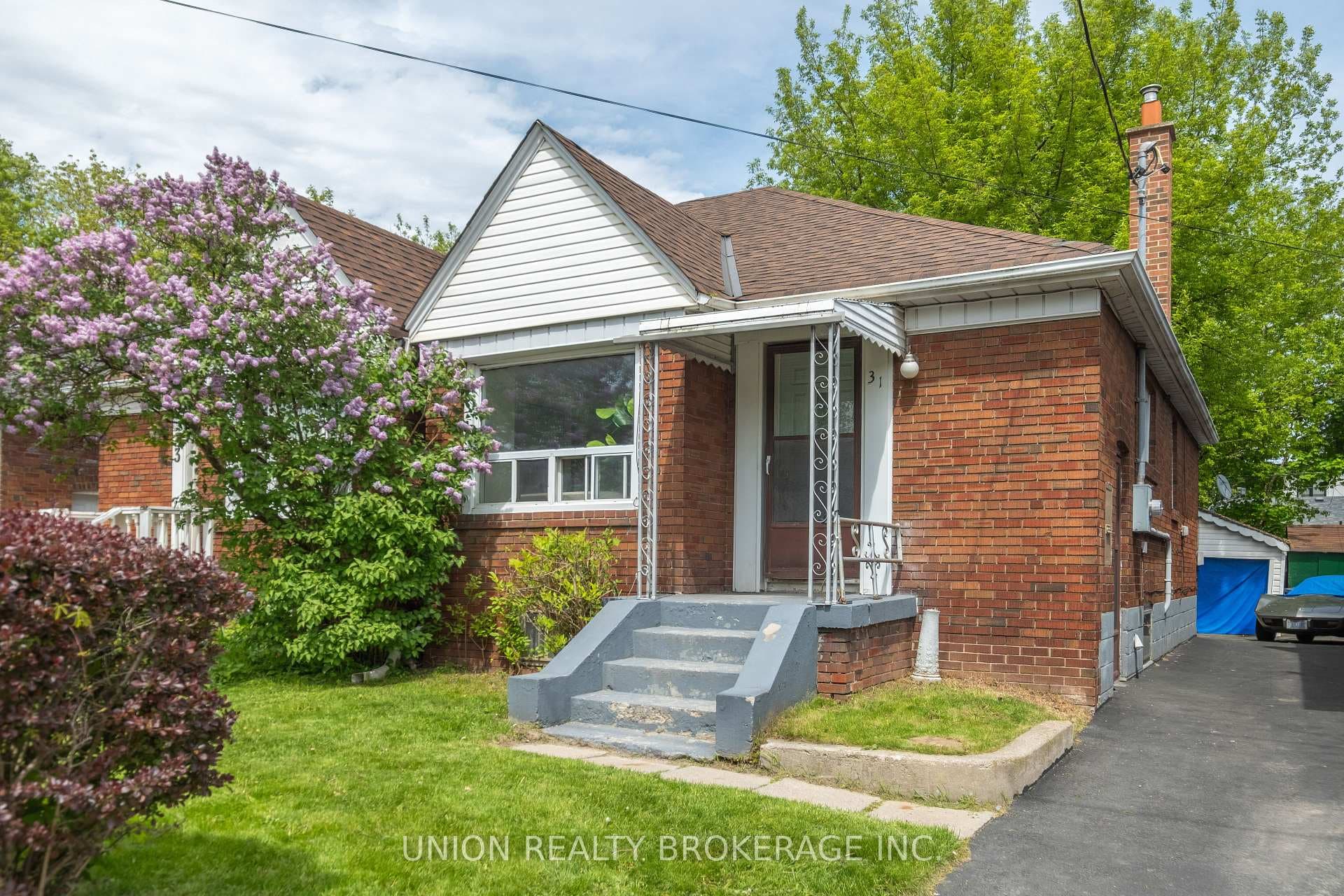 31 Thora Avenue, Birch Cliff / Cliffside