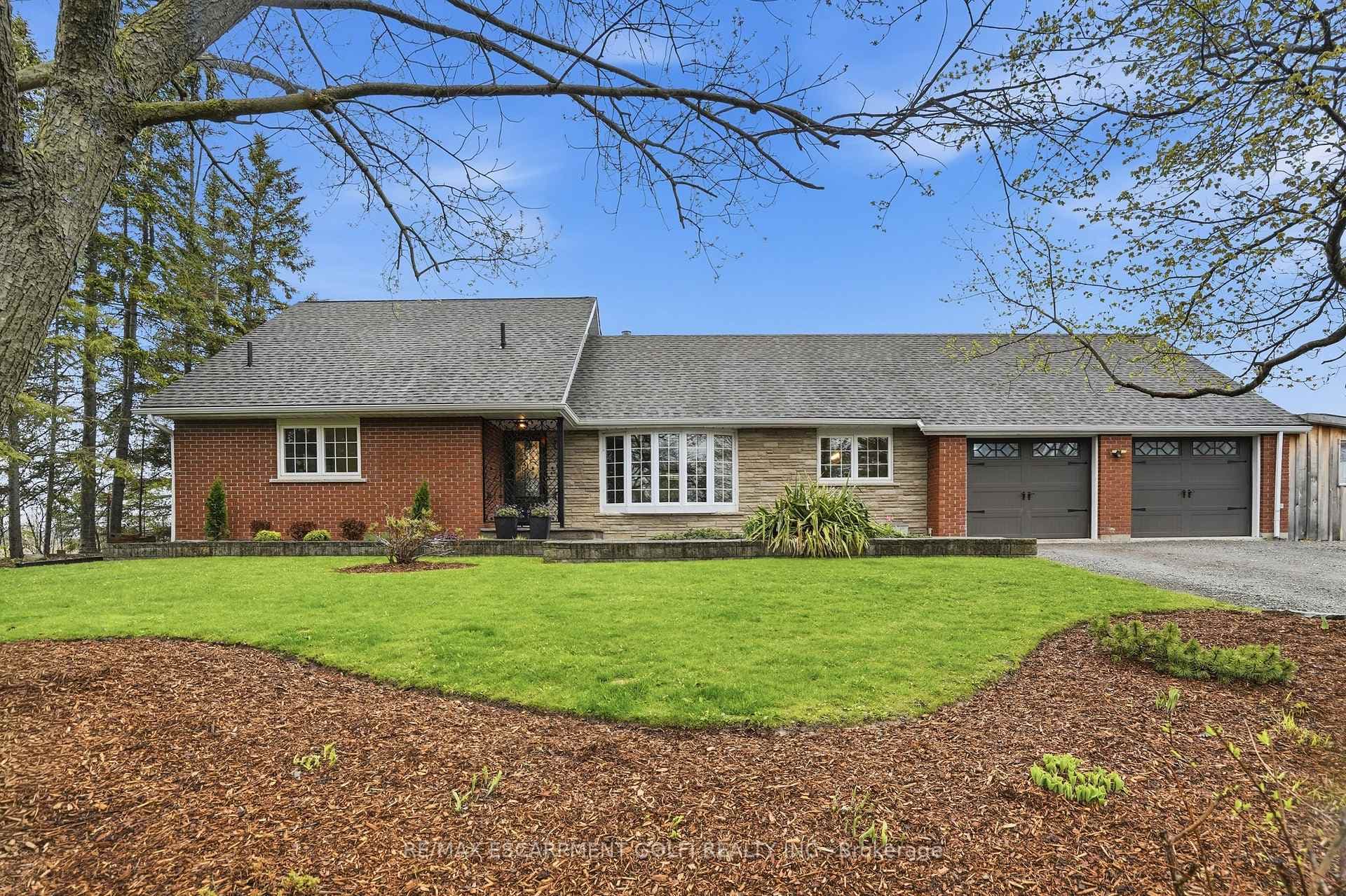 800 Hall Road, Hamilton