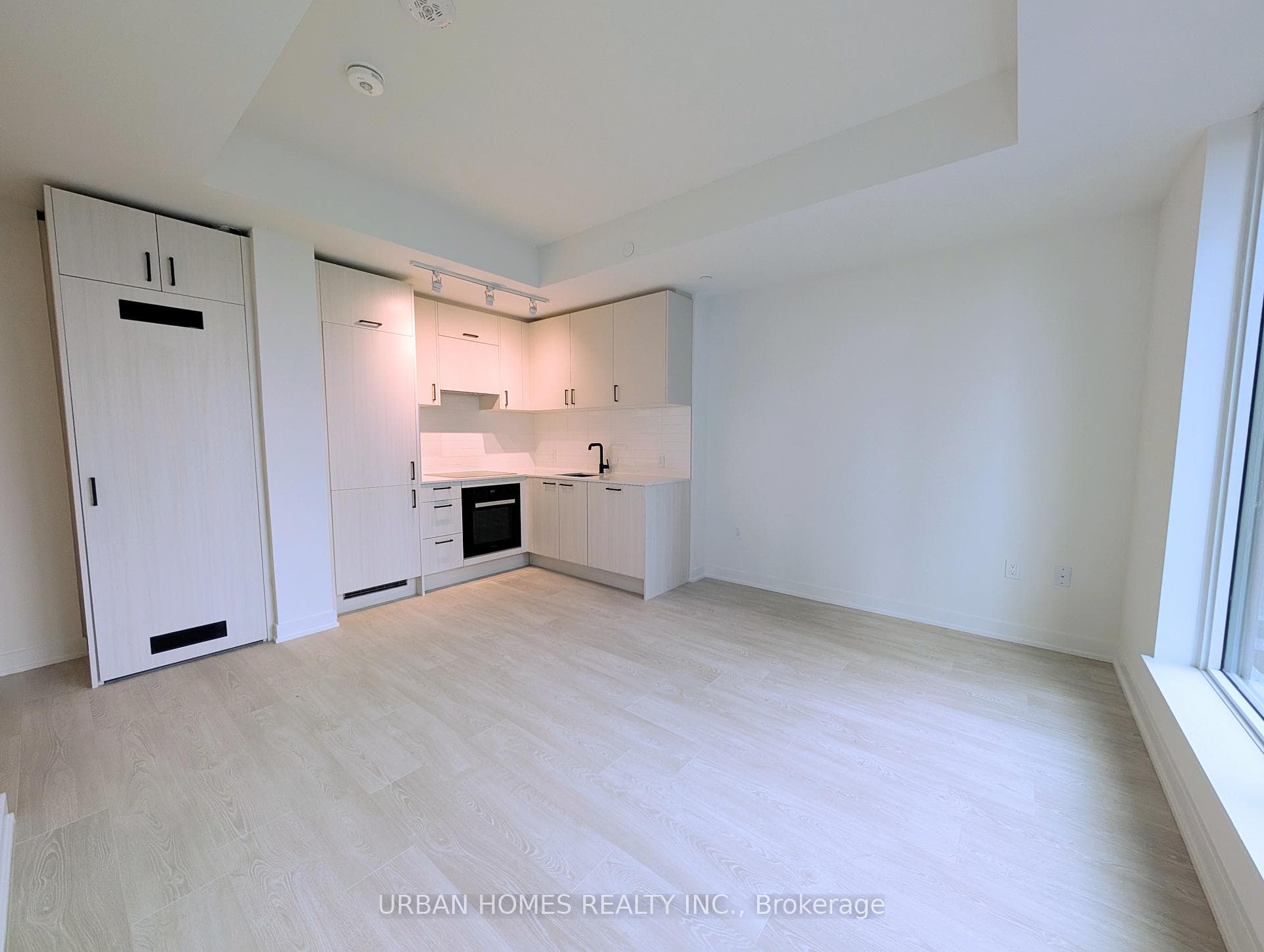 1 Quarrington Lane Unit 2204, Don Mills / Parkwoods / Victoria Village, ON M3C 0S4 - Photo 1