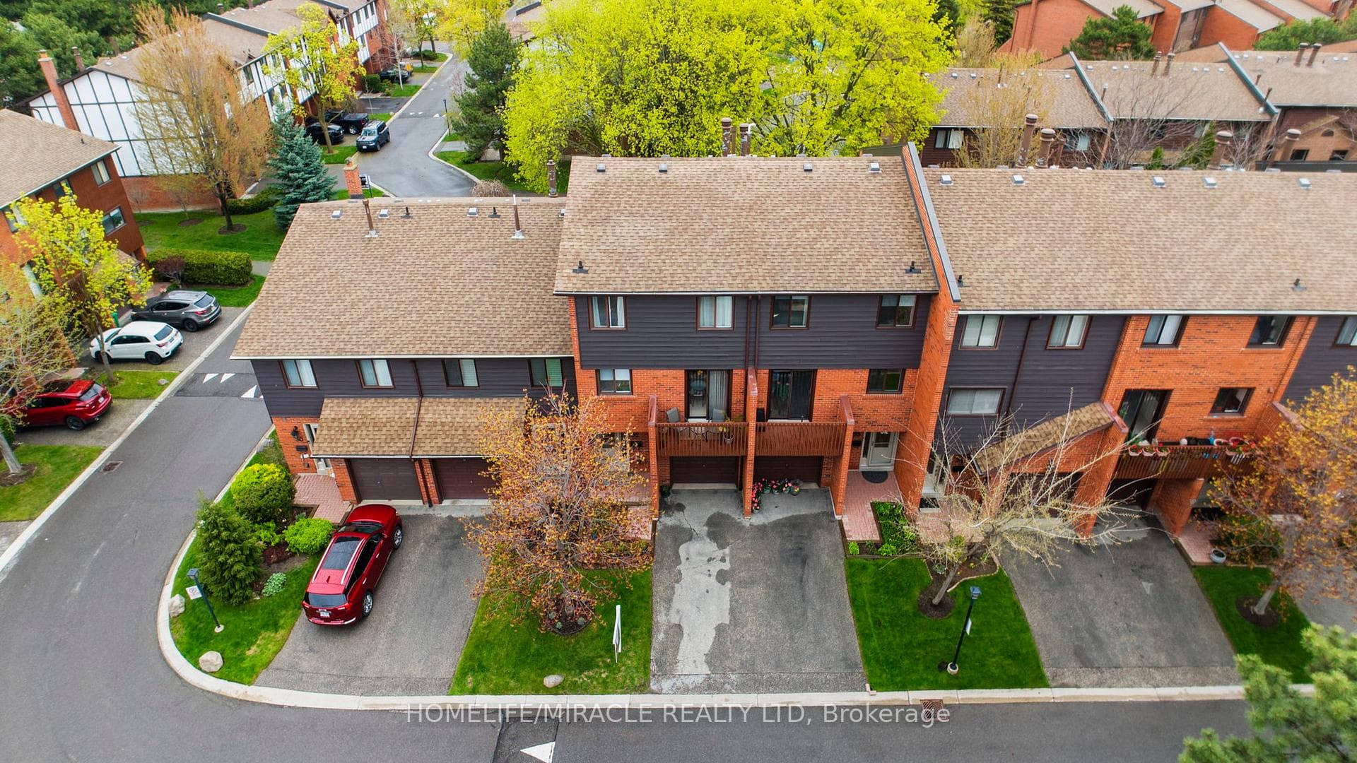 4165 Fieldgate Drive Unit 32, Mississauga, ON L4W 2M9 - Photo 1