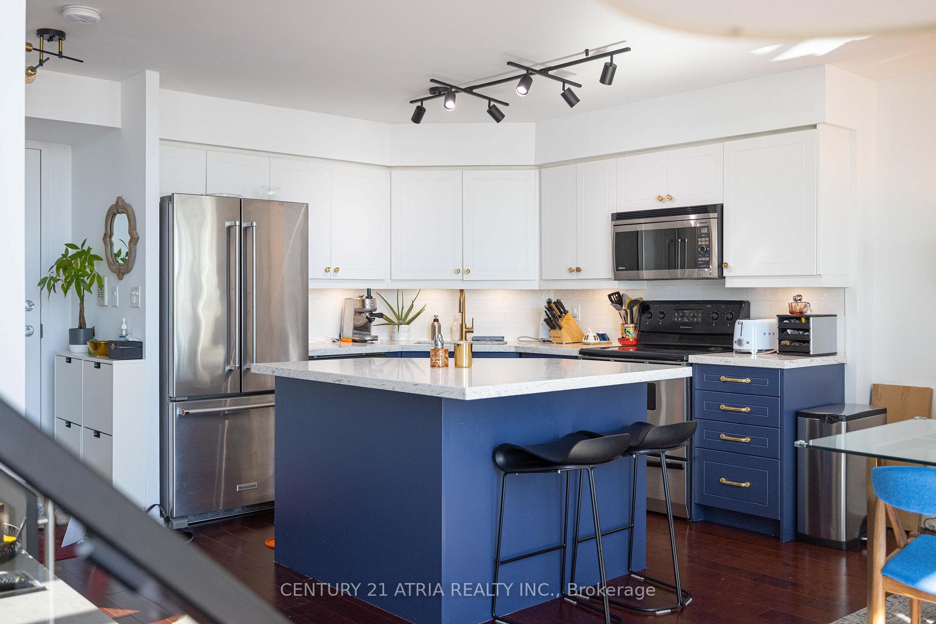200 Manitoba Street Unit 401, Liberty Village / Parkdale / South Parkdale, ON M8Y 3Y9 - Photo 1