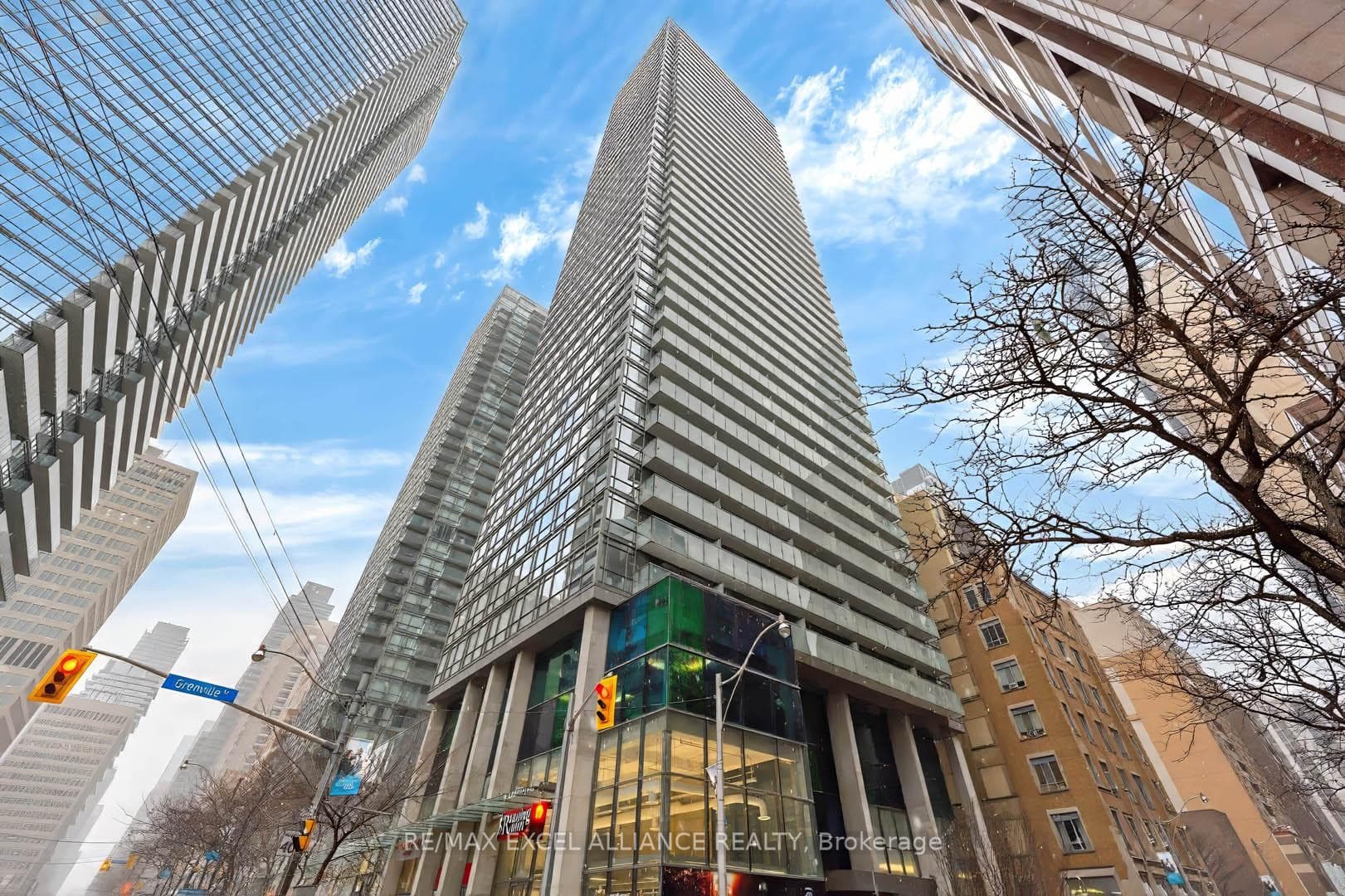 38 Grenville Street Unit 3304, Downtown Toronto / Waterfront, ON M4Y 1A5 - Photo 1